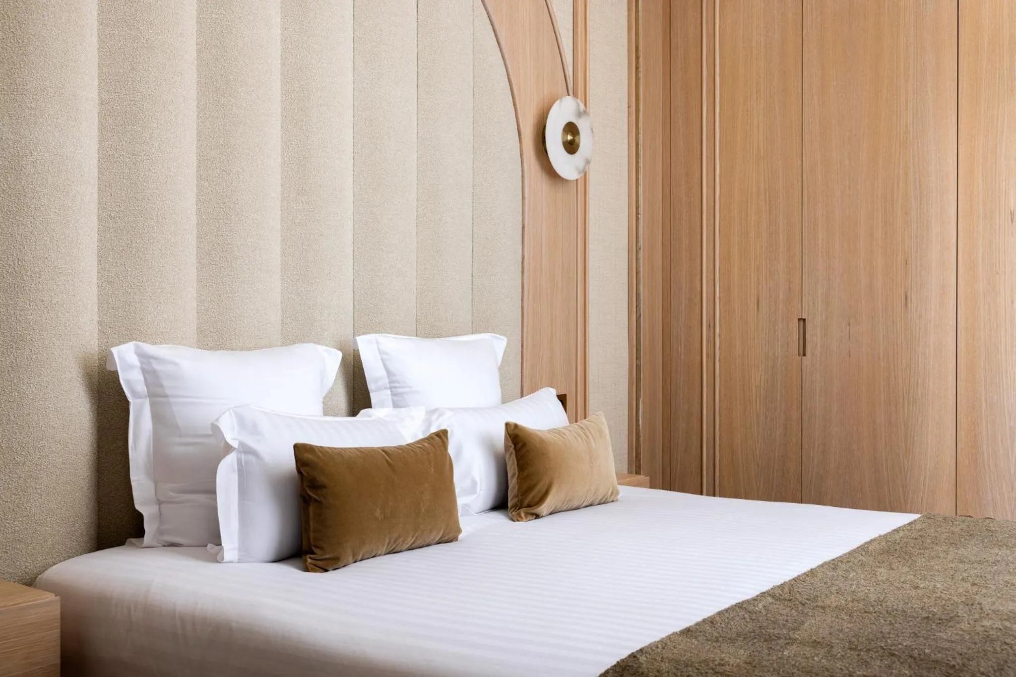 Bed in HIGHSTAY - Luxury Serviced Apartments - Le Marais