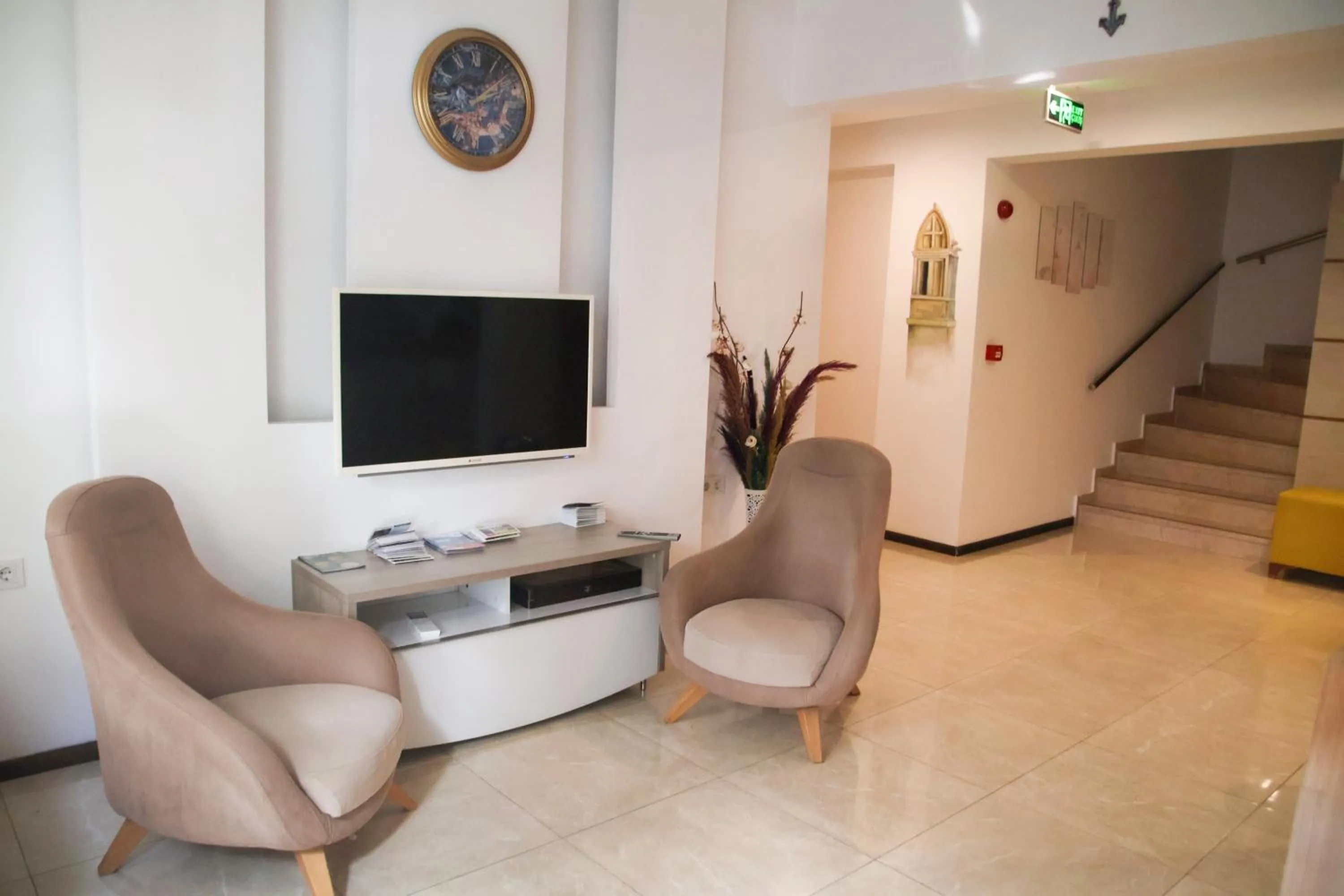 Communal lounge/ TV room in Hermes Hotel