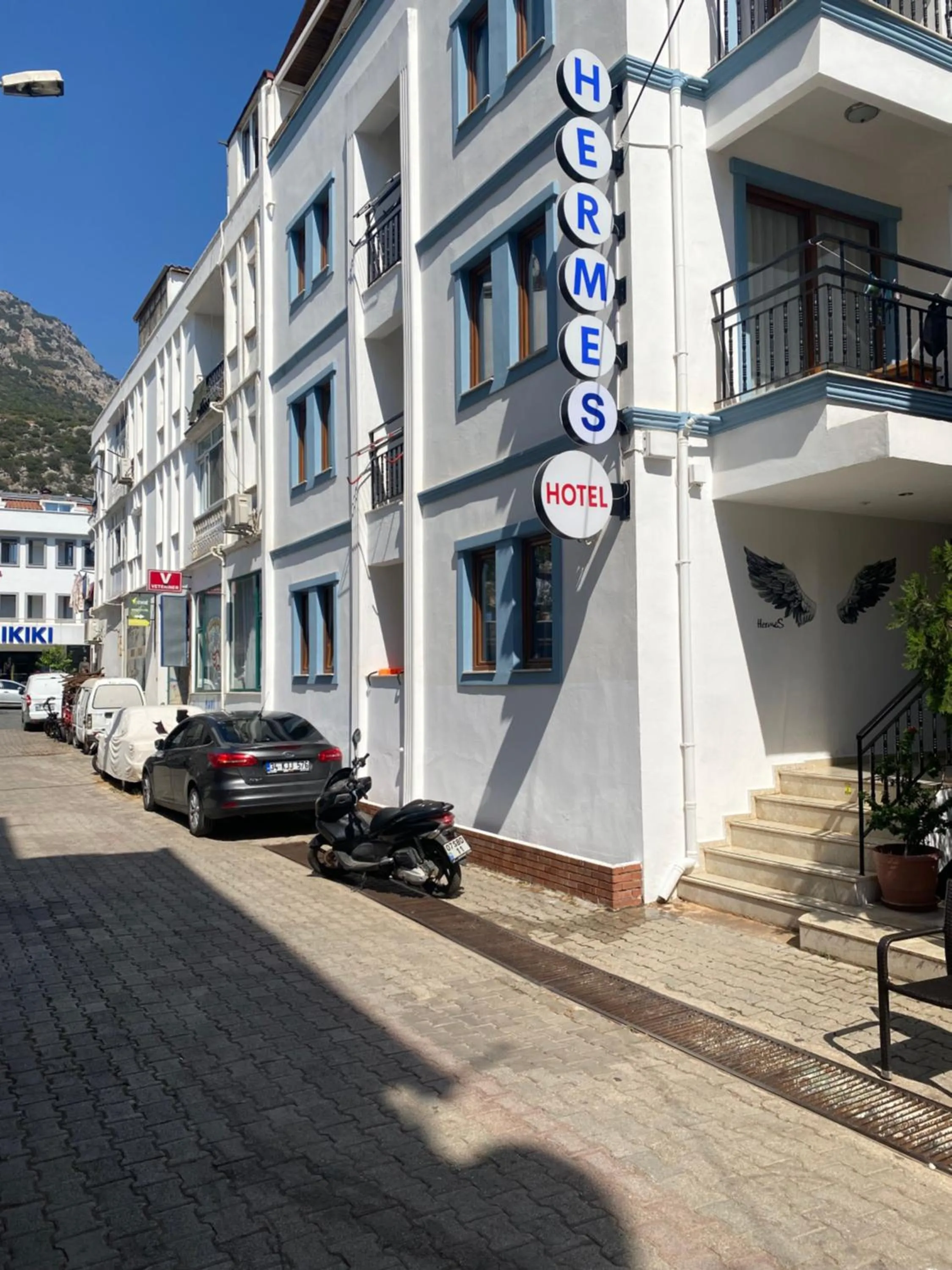 Parking in Hermes Hotel