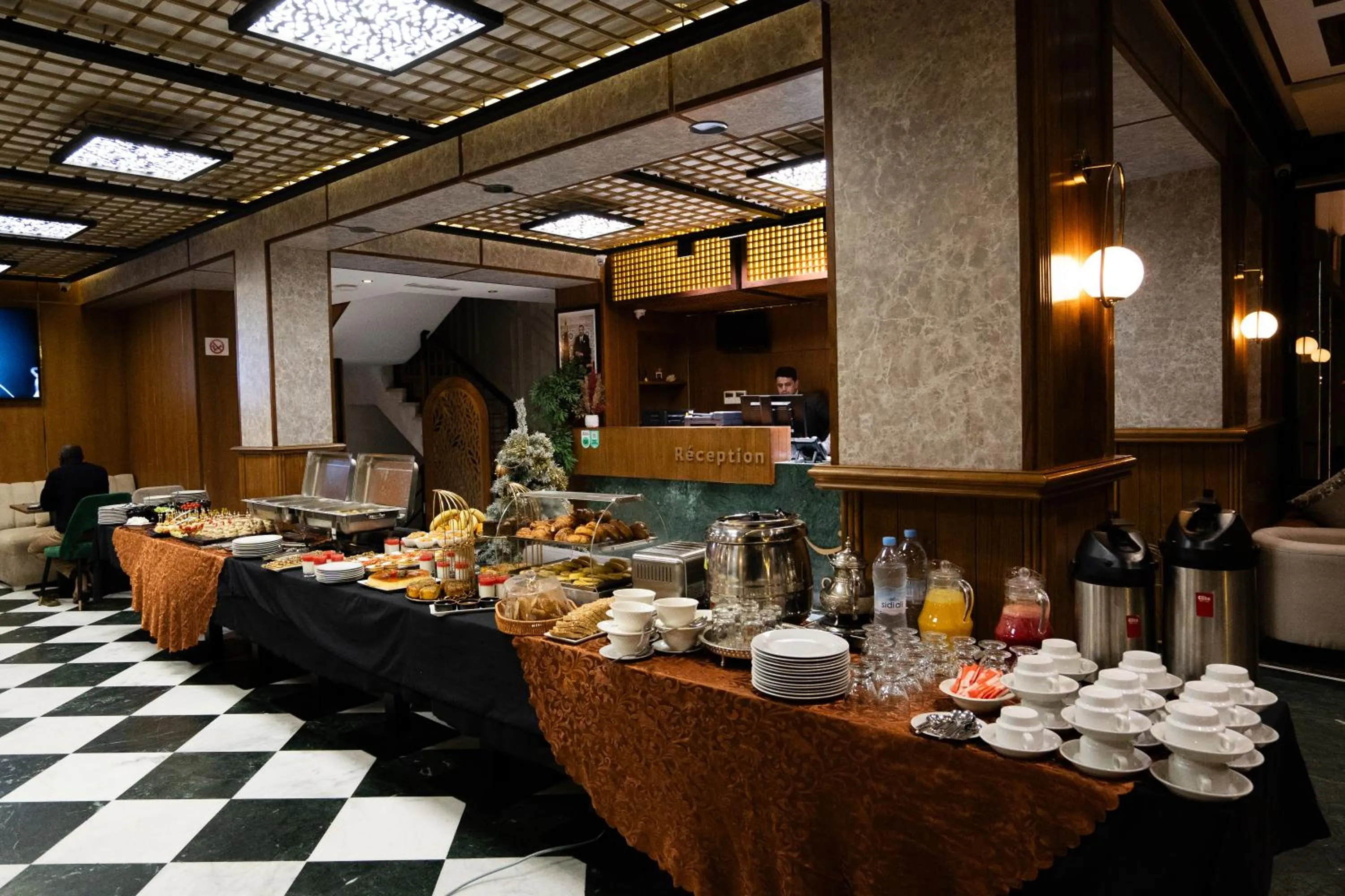 Buffet breakfast in Razane Hôtel