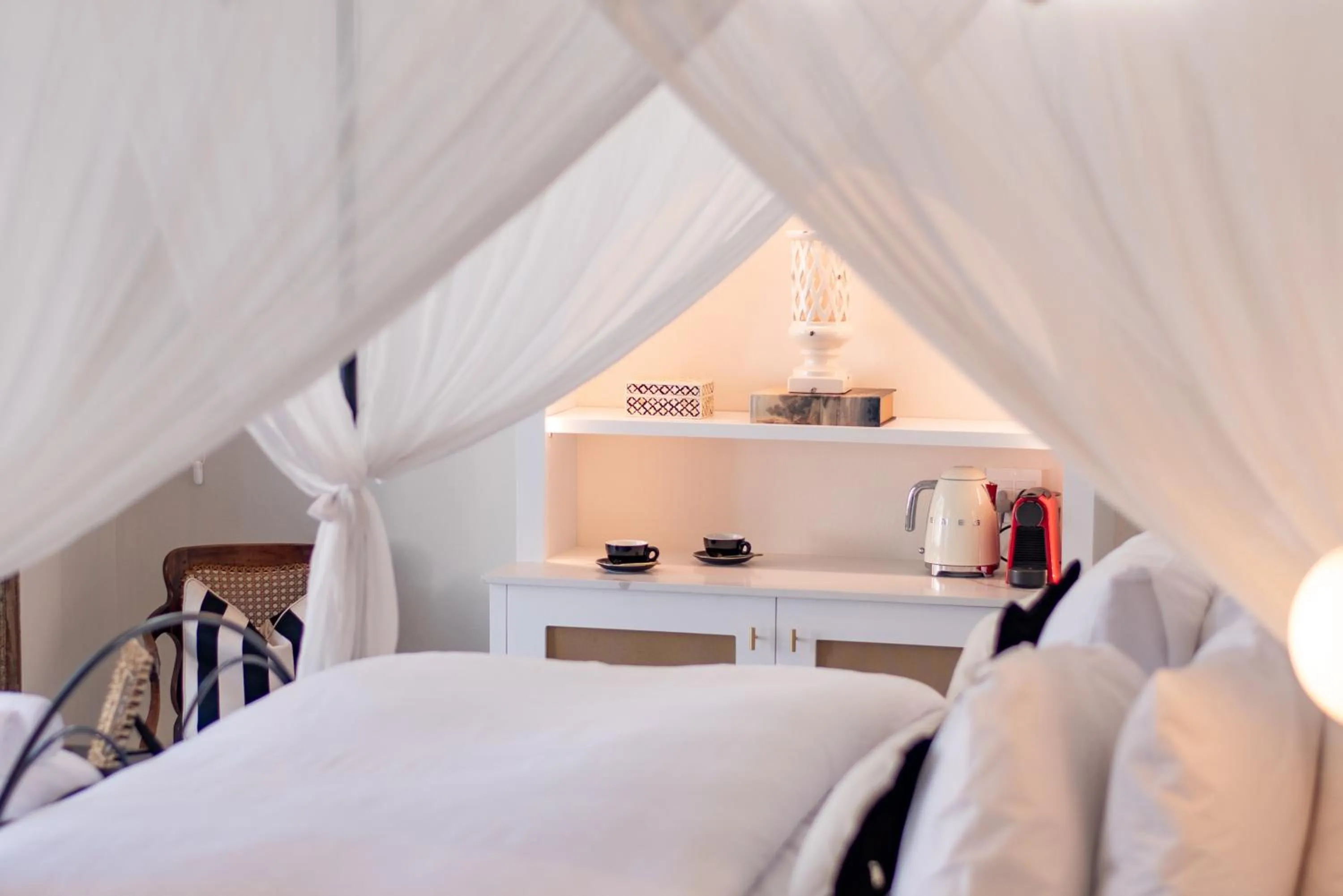 Coffee/tea facilities, Bed in The Ivory Haus