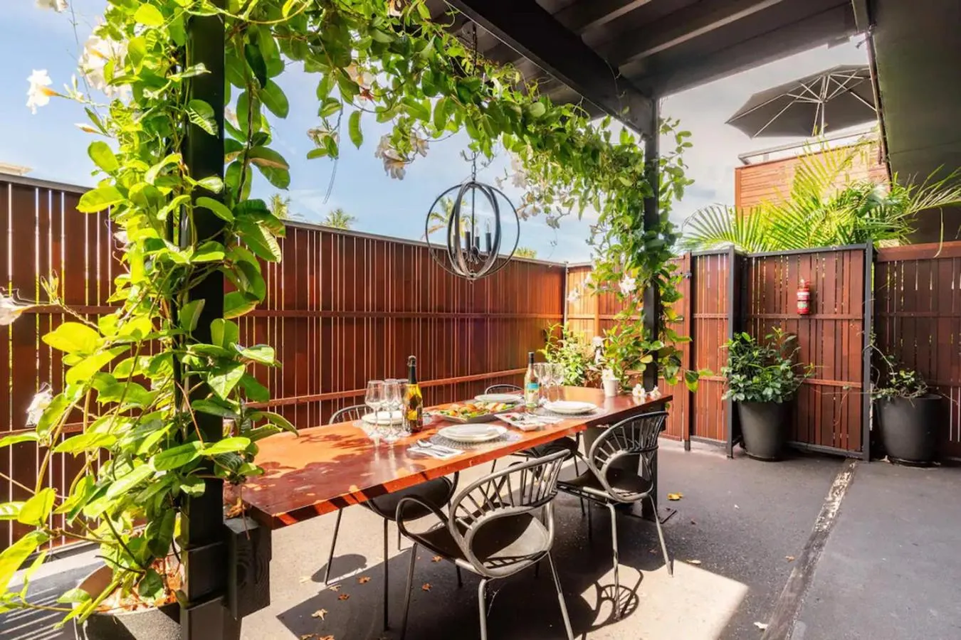 Inner courtyard view in 549 Apartments