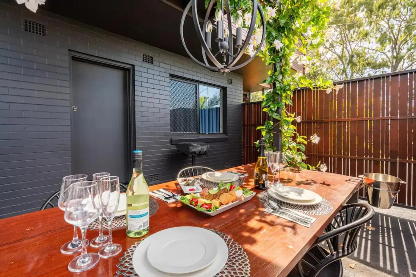 Inner courtyard view in 549 Apartments