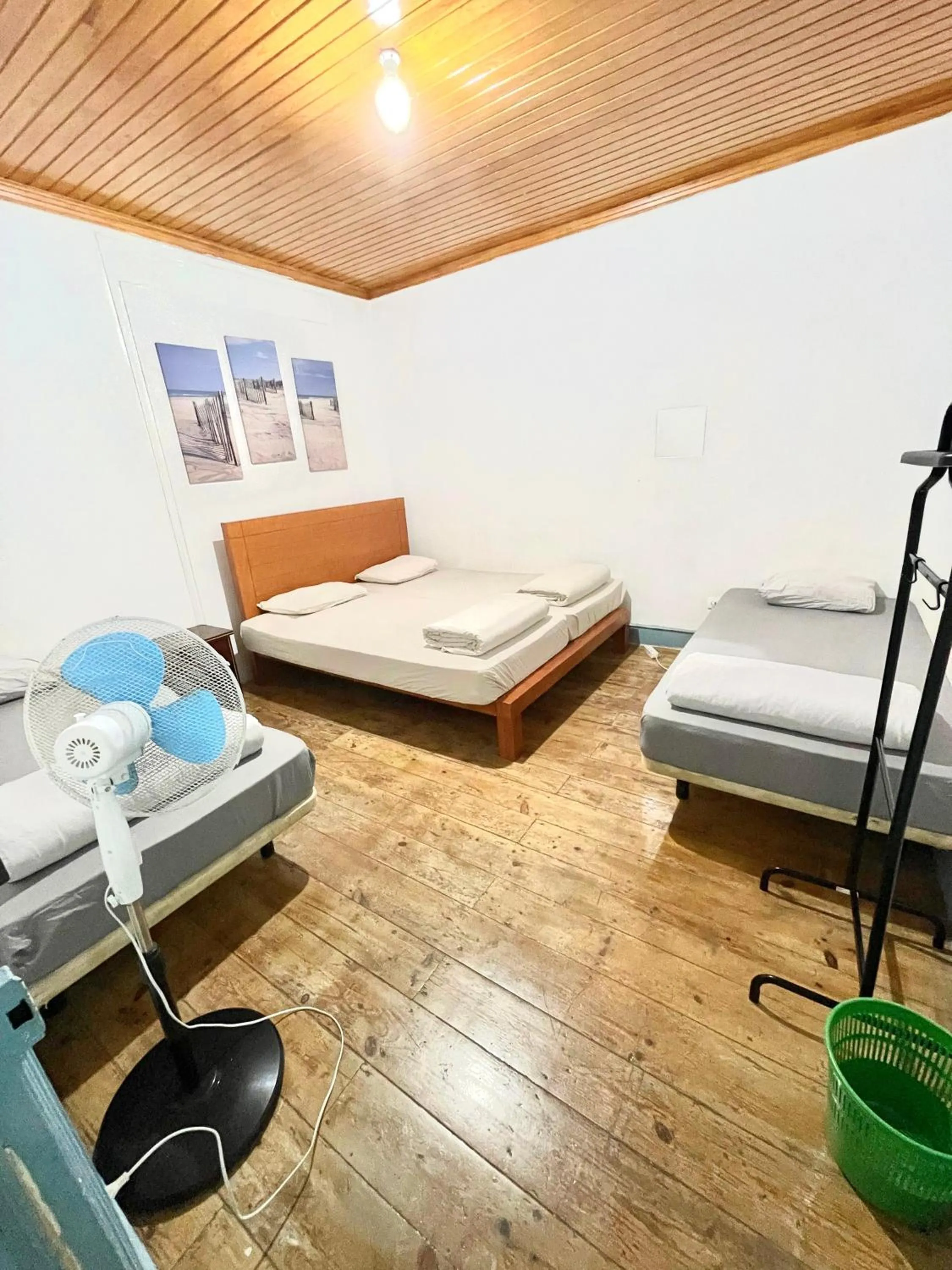 Photo of the whole room, Bed in Lisboa Parque Guest House