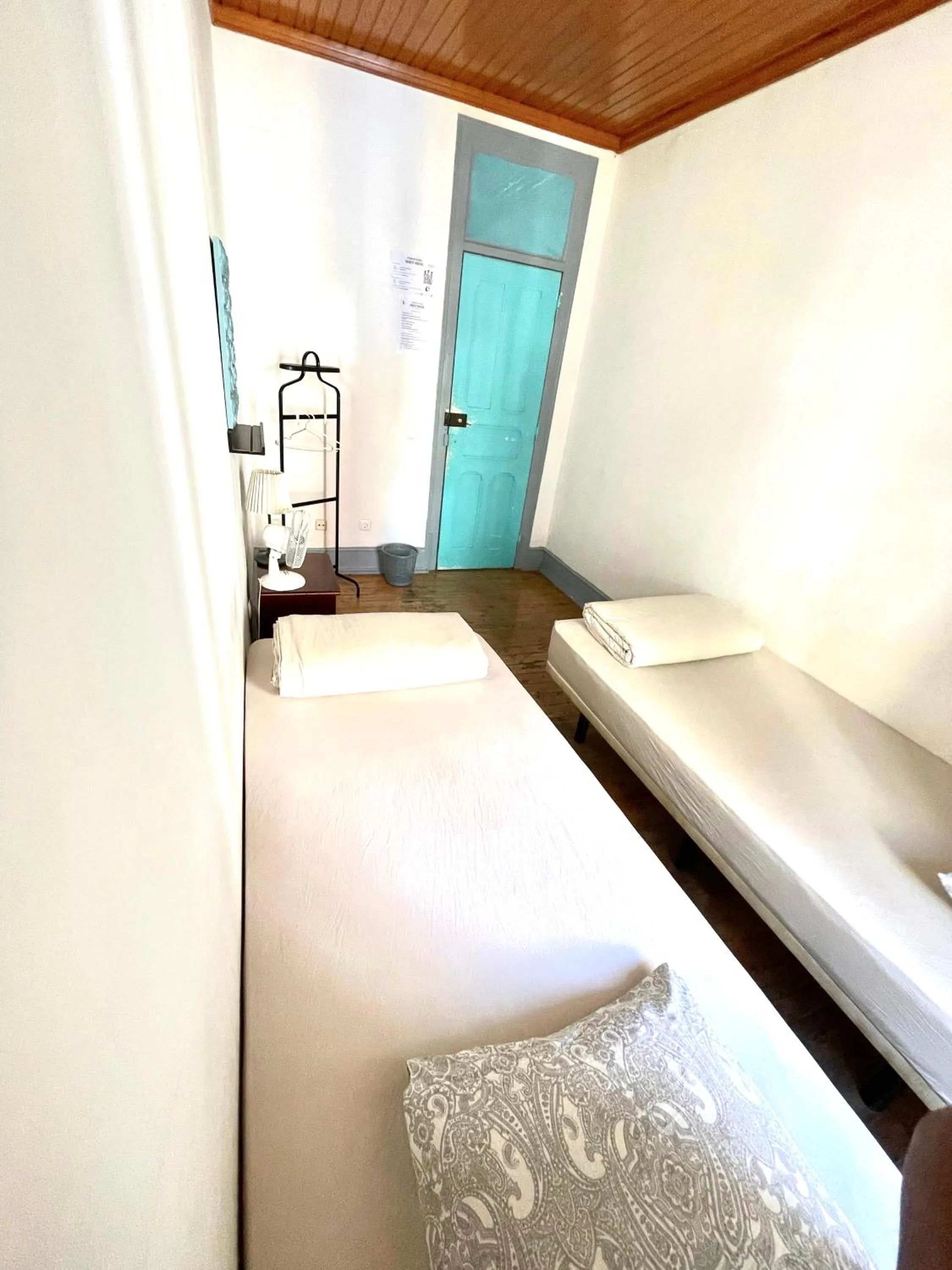 Photo of the whole room, Bed in Lisboa Parque Guest House