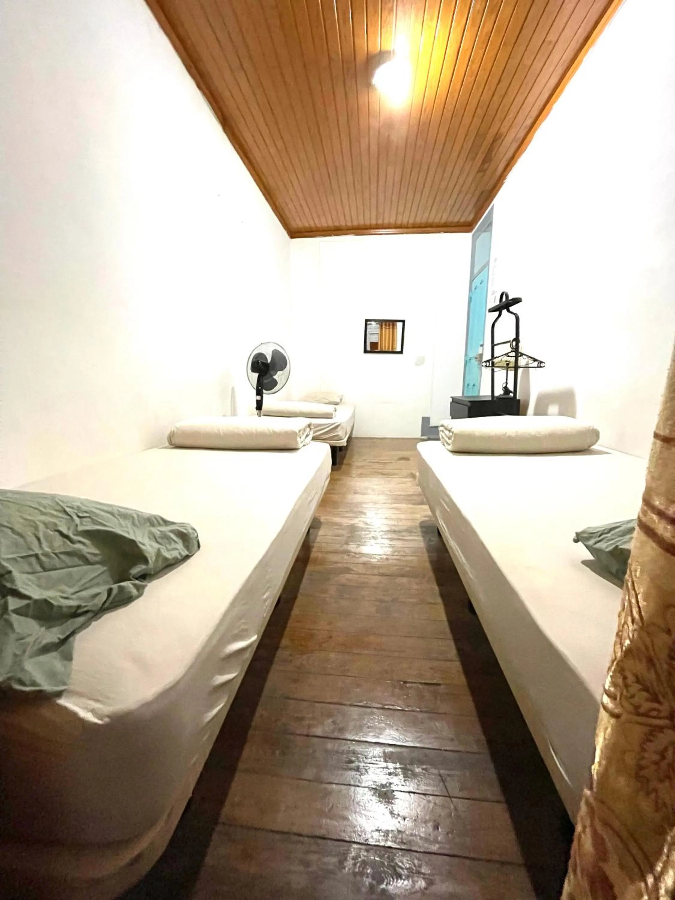 Photo of the whole room, Bed in Lisboa Parque Guest House