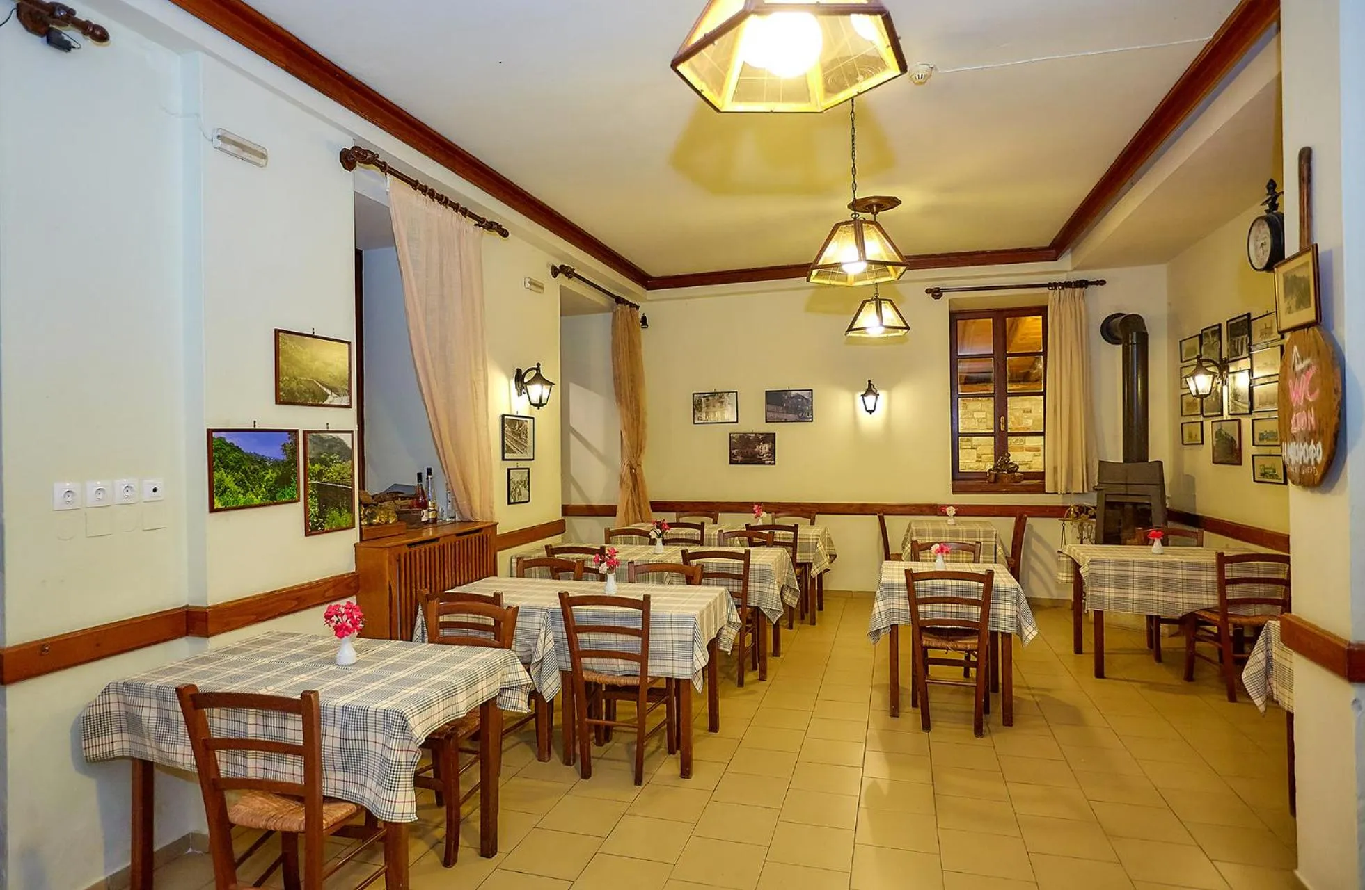 Restaurant/places to eat in Palios Stathmos