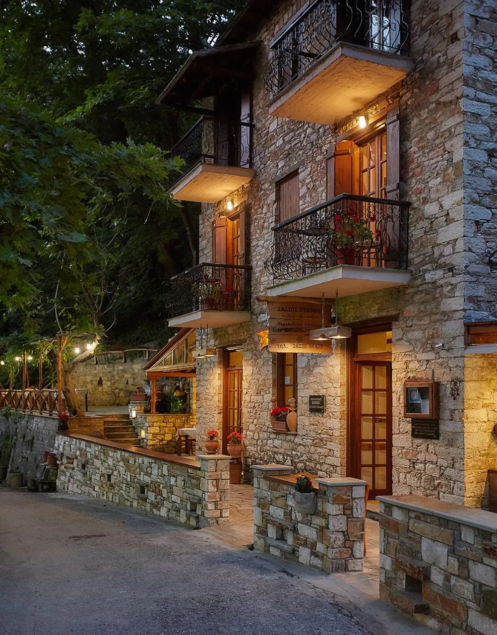 Facade/entrance in Palios Stathmos