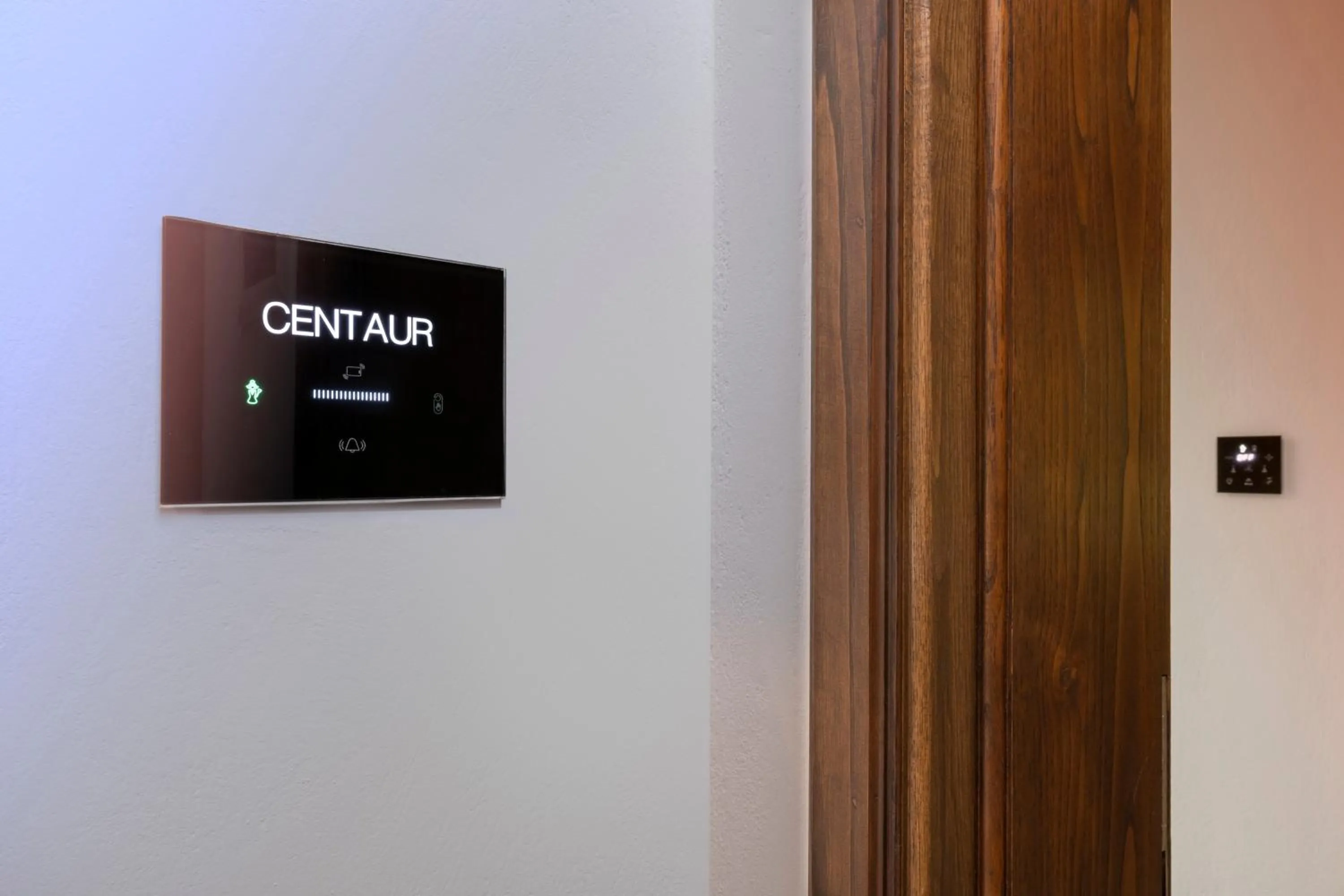 Facade/entrance in Palios Stathmos