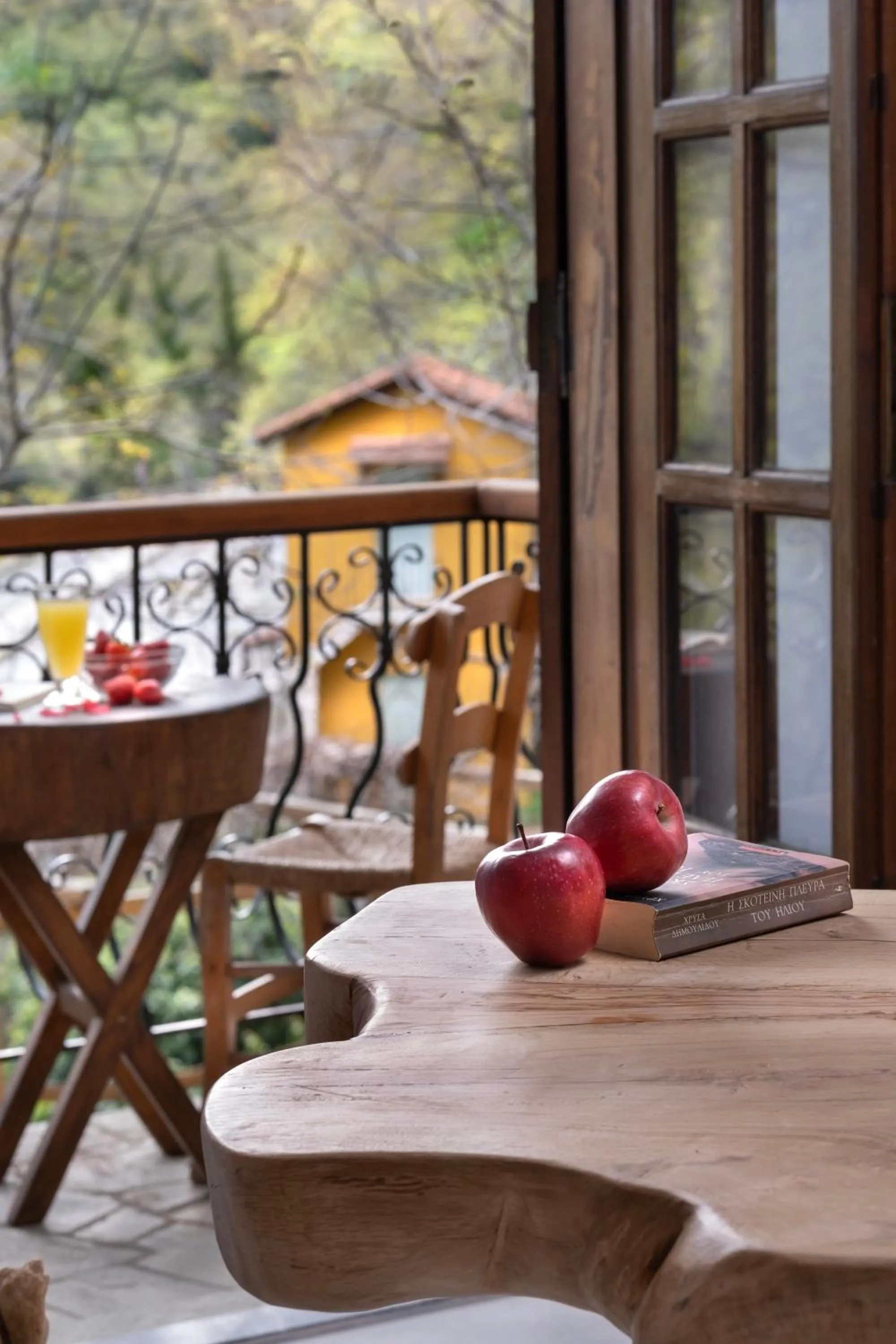 Day in Palios Stathmos