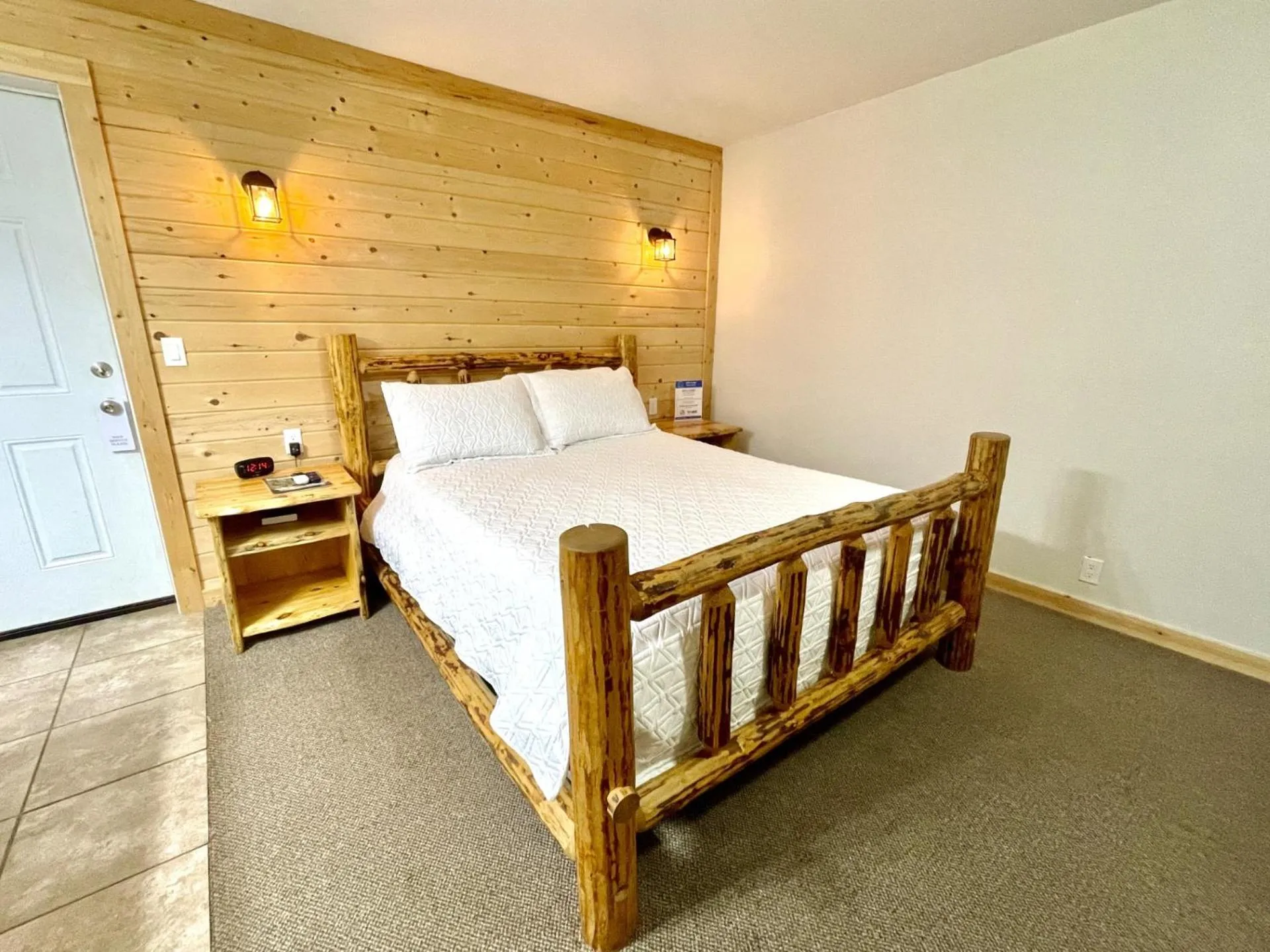 Bed in The Idaho Lodge & RV Park