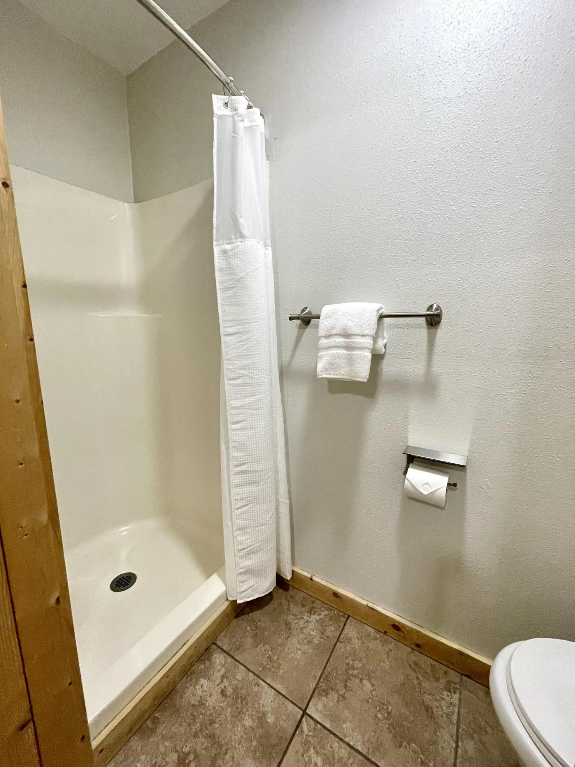 Shower in The Idaho Lodge & RV Park