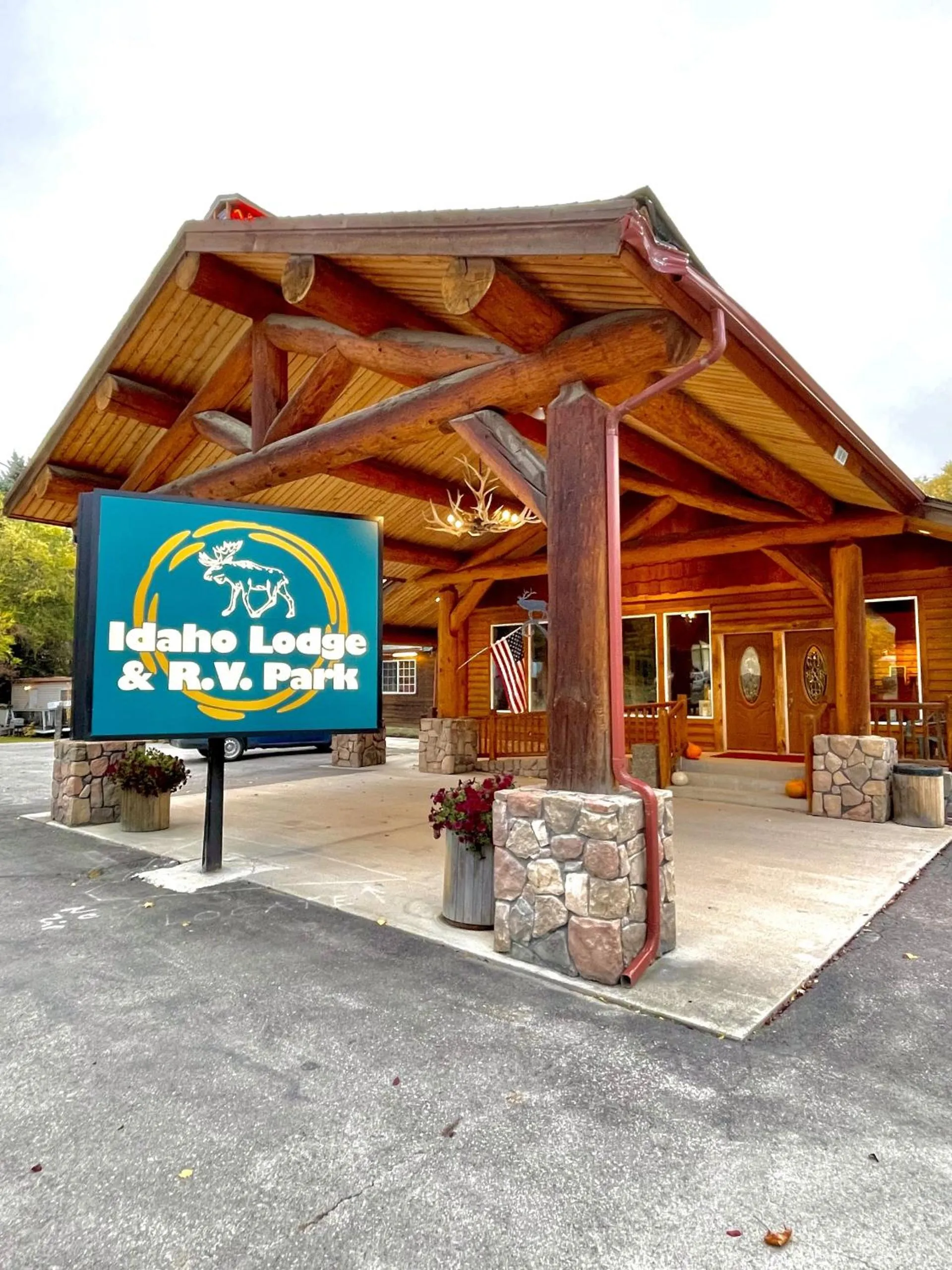 Property building in The Idaho Lodge & RV Park