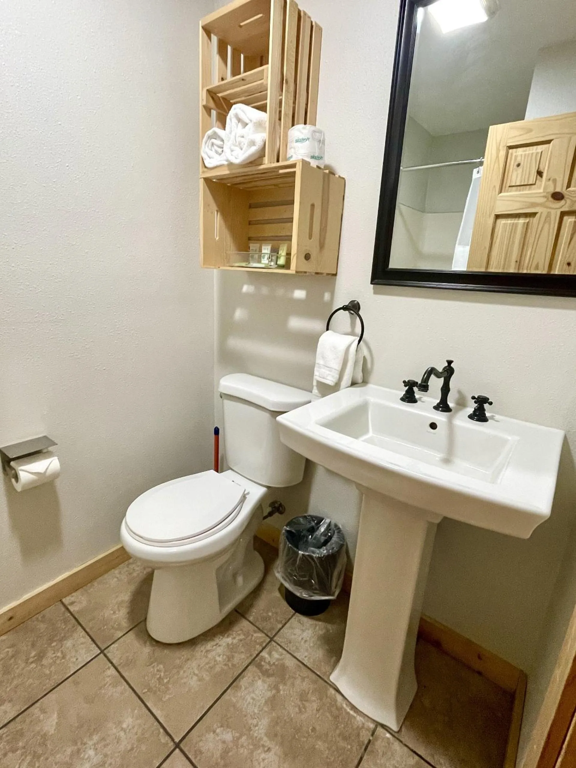 Toilet in The Idaho Lodge & RV Park