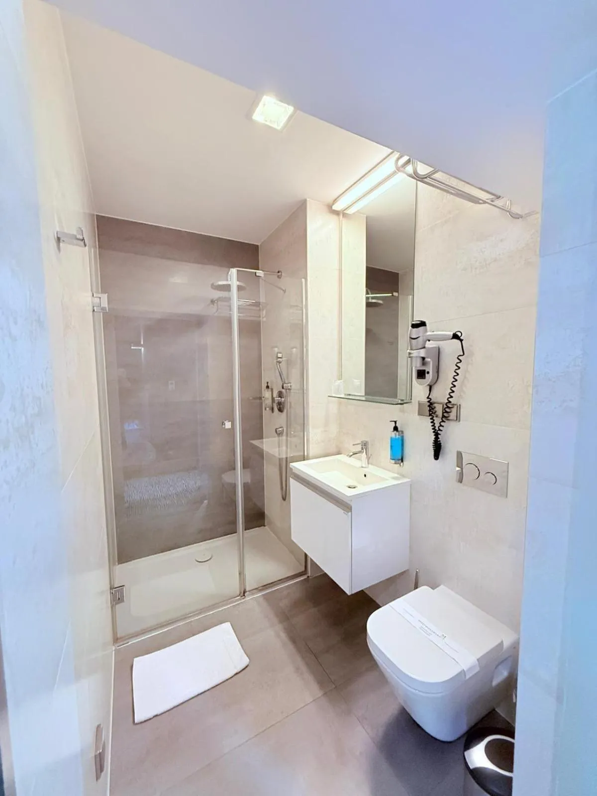 Shower in Hotel Gorczowski Katowice Chorzów