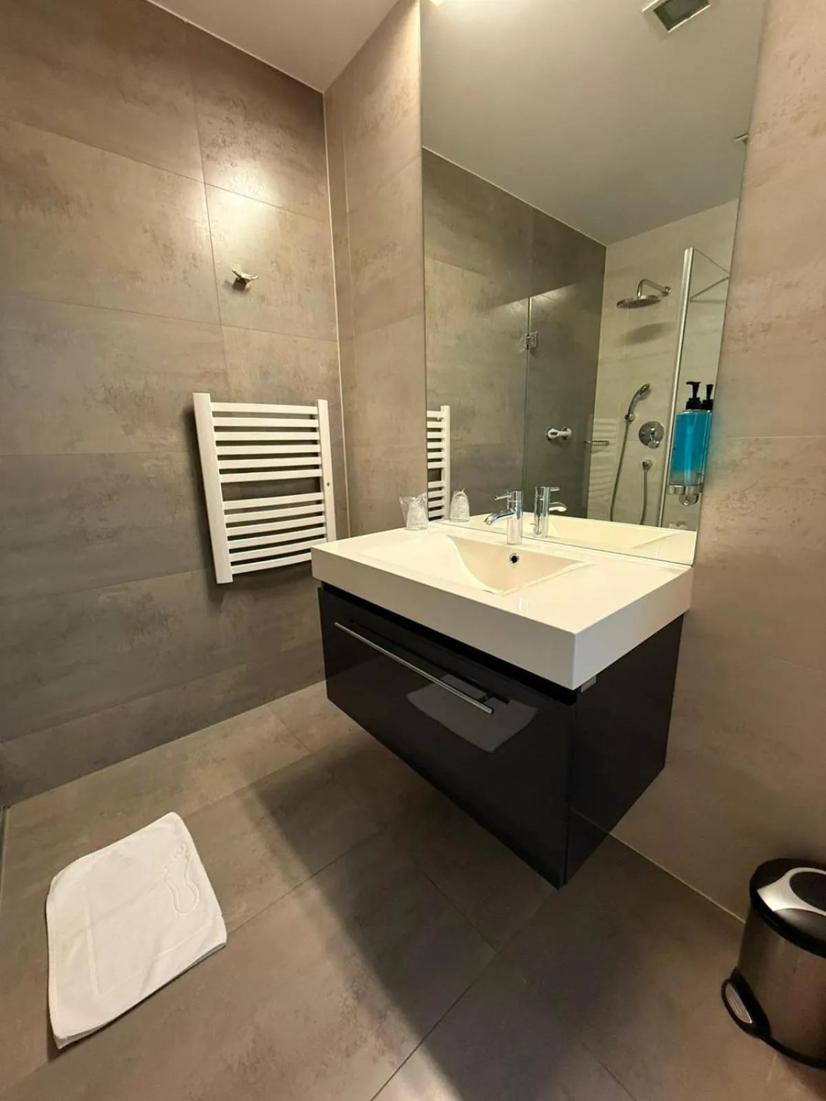 Shower in Hotel Gorczowski Katowice Chorzów