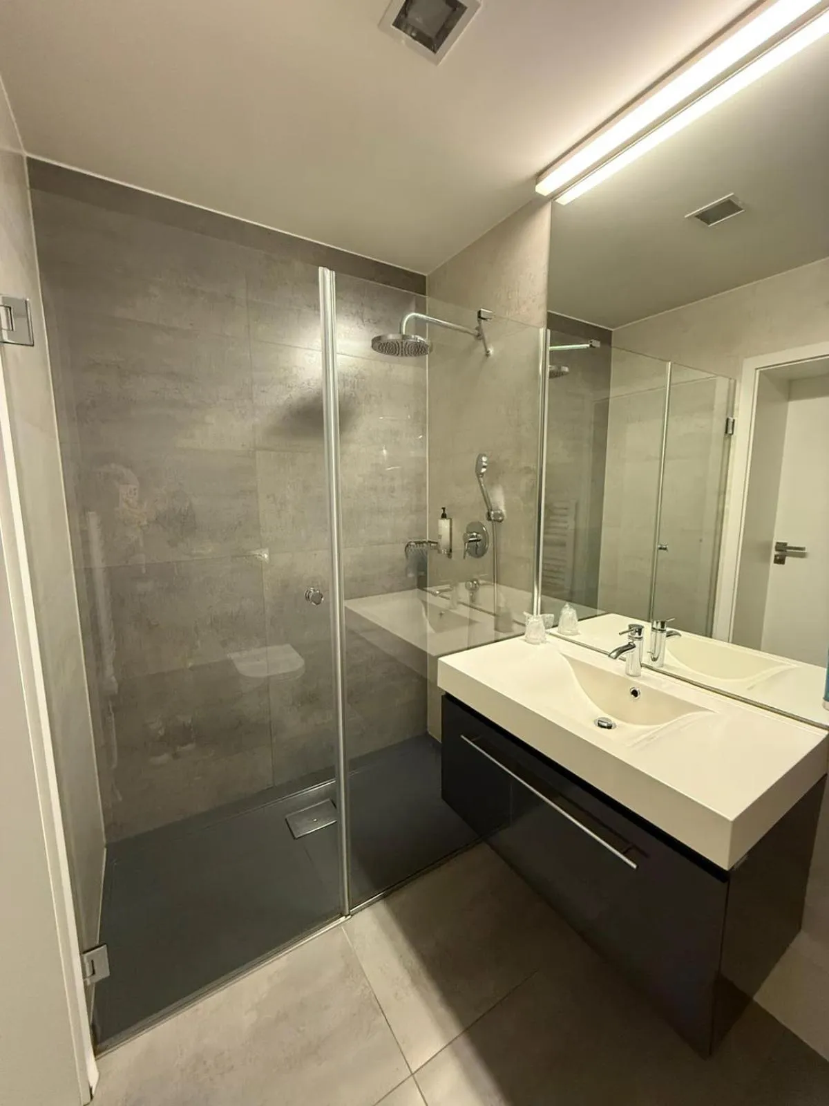 Shower in Hotel Gorczowski Katowice Chorzów