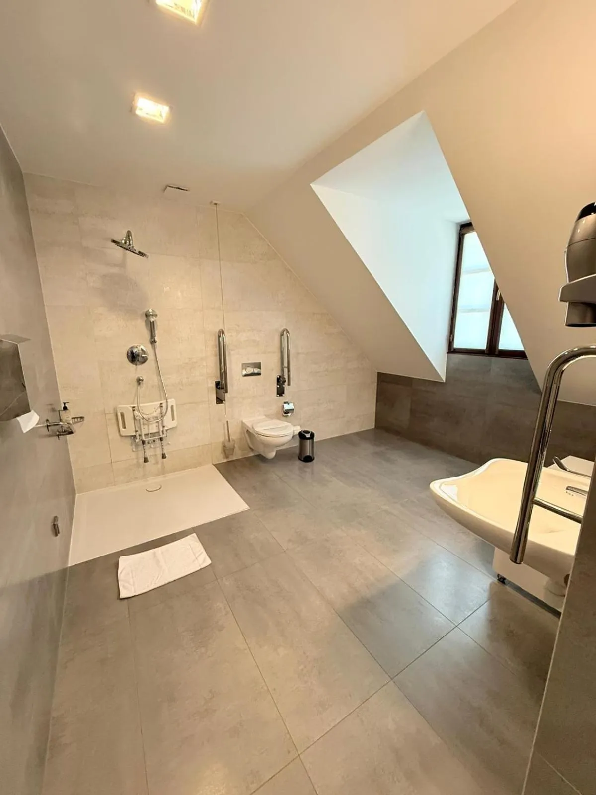 Shower in Hotel Gorczowski Katowice Chorzów