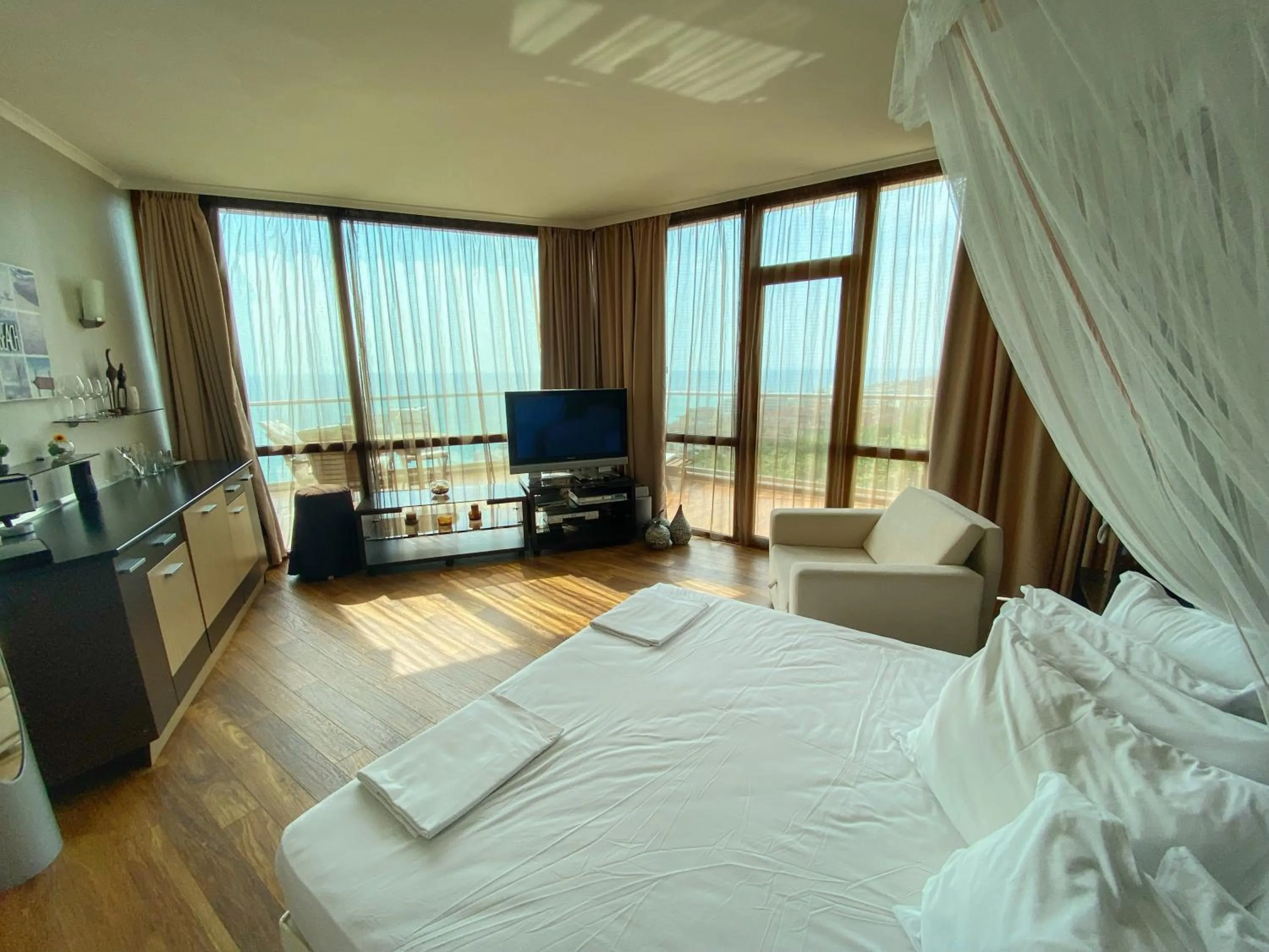 TV and multimedia, Bed in MiRaBelle Hotel - All Inclusive