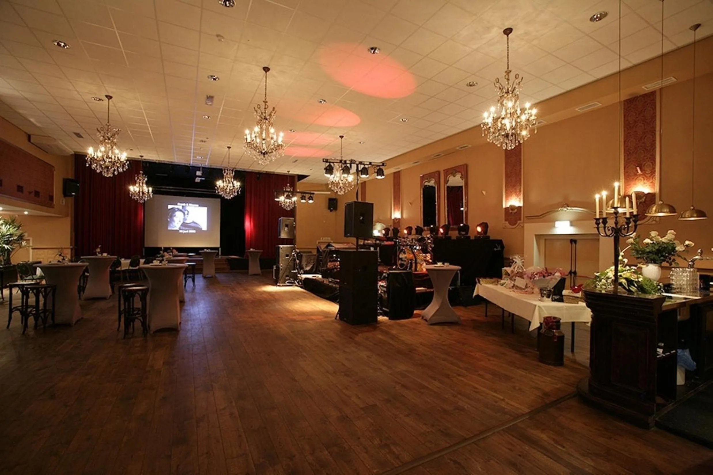 Restaurant/places to eat in Hotel Restaurant Riche