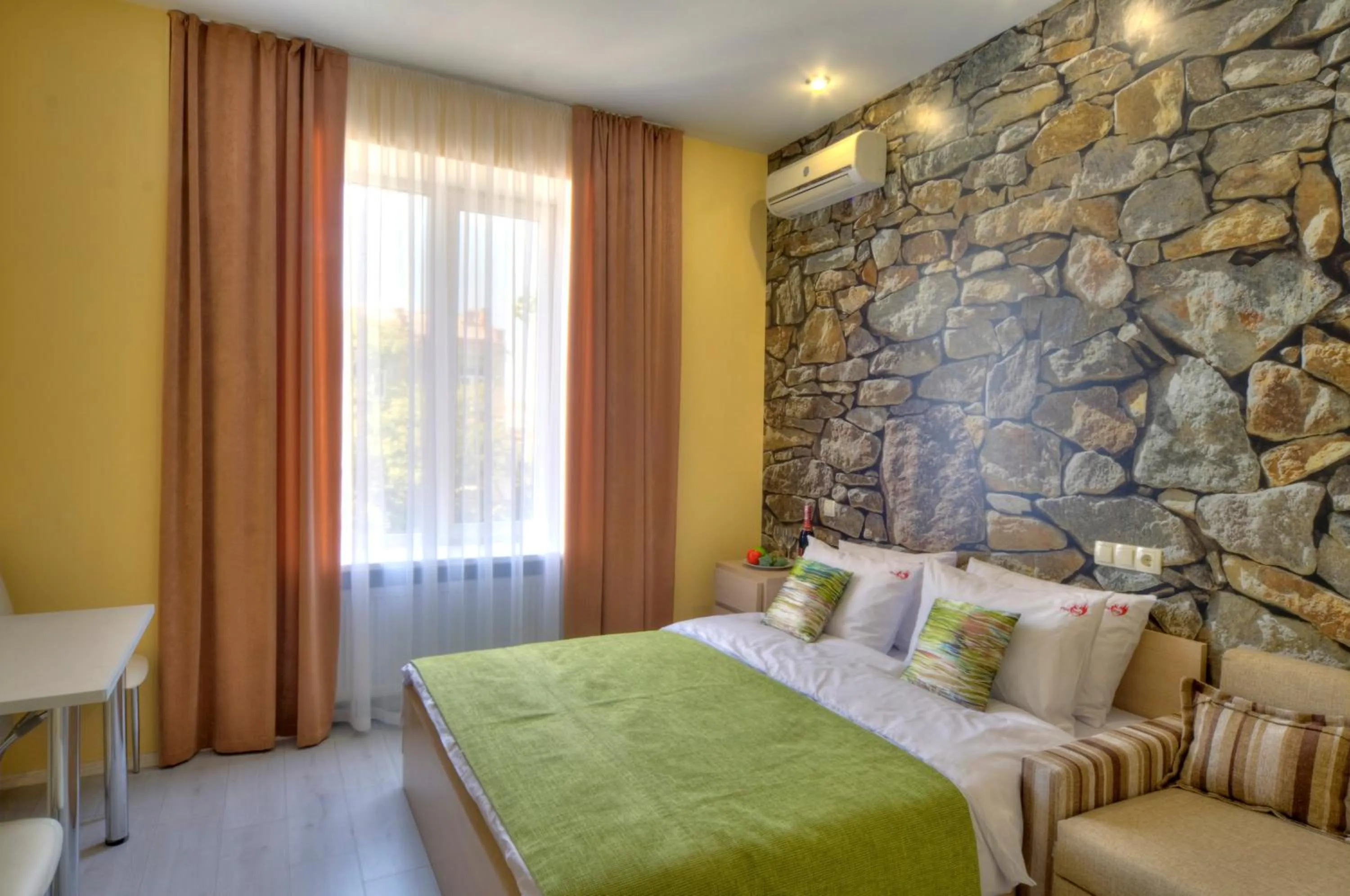 Bedroom, Bed in Fire Inn