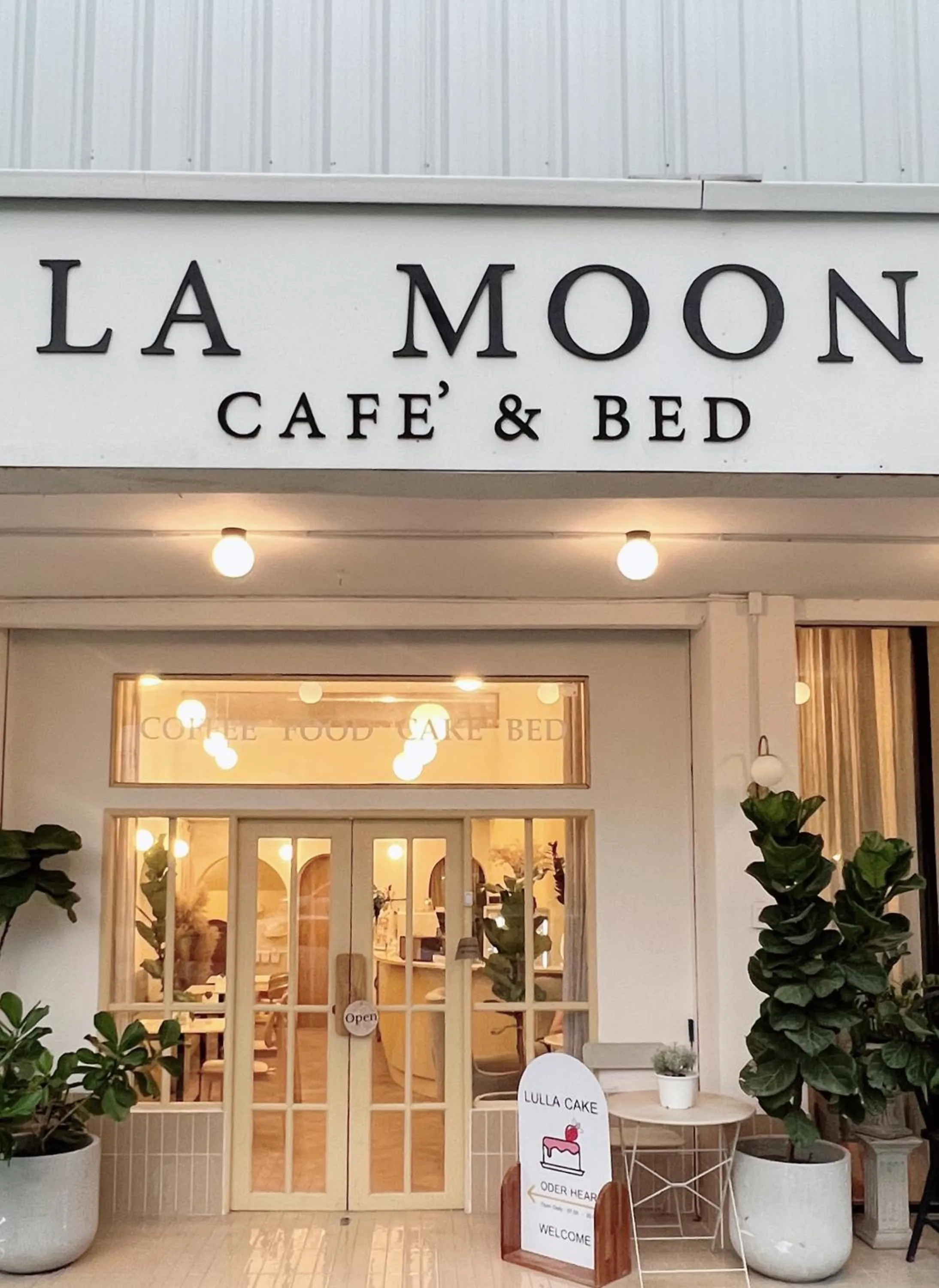 La Moon House