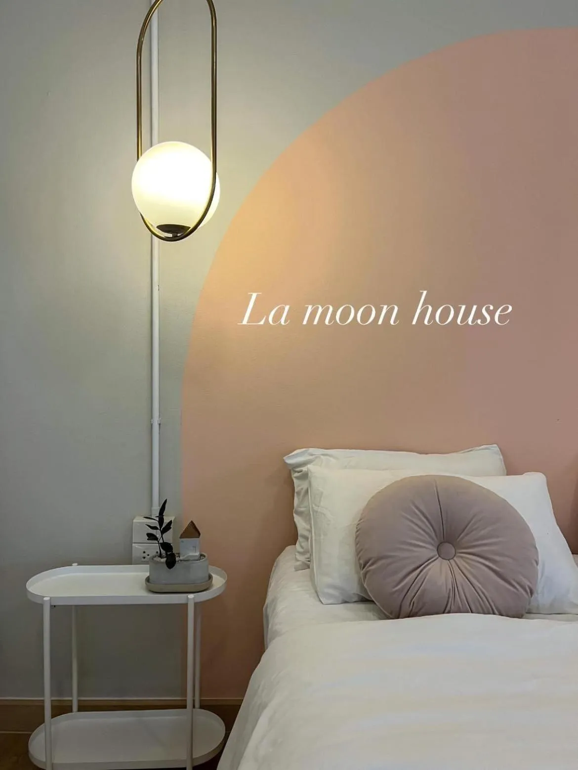 Bed in La Moon House