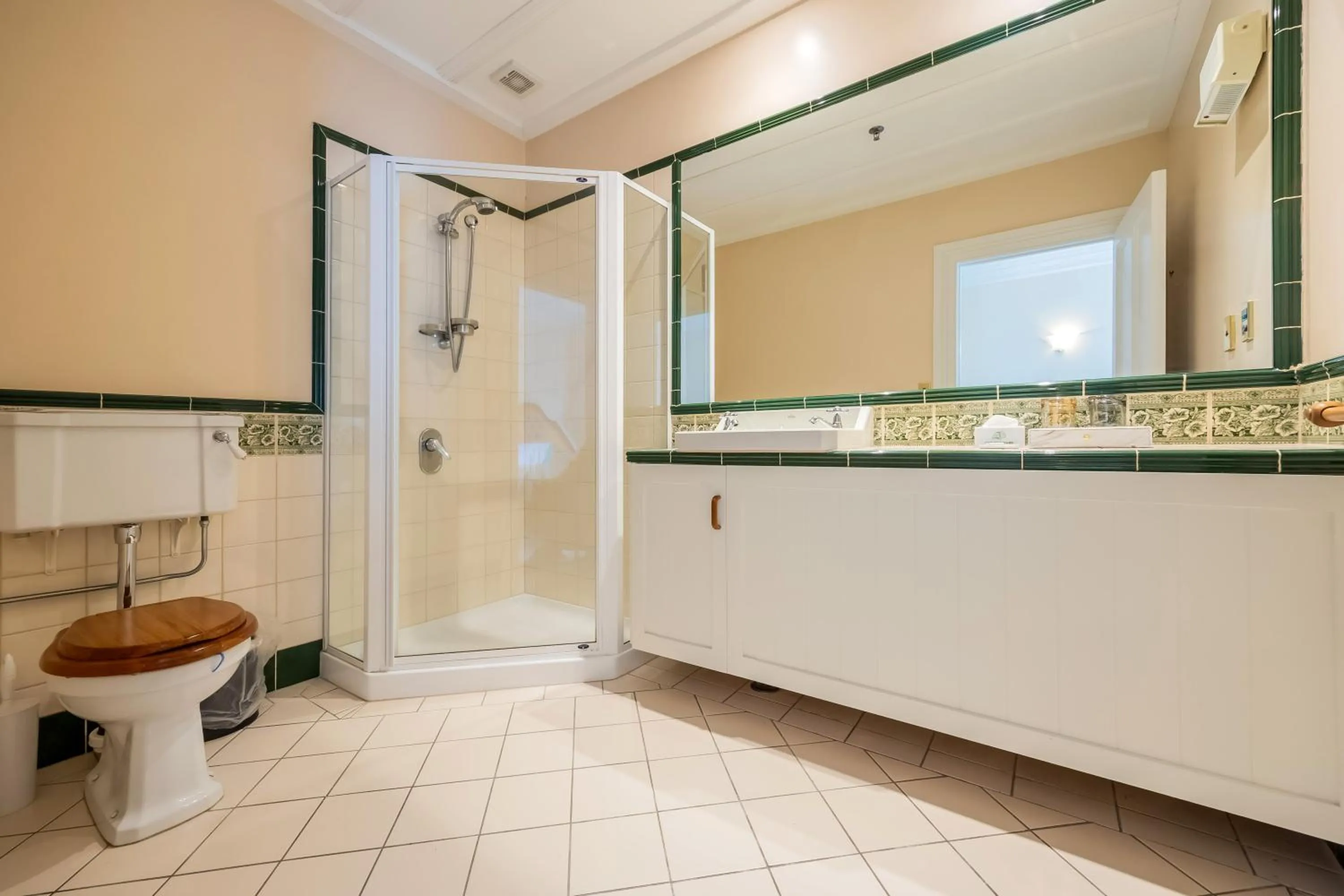 Shower in Aachen House