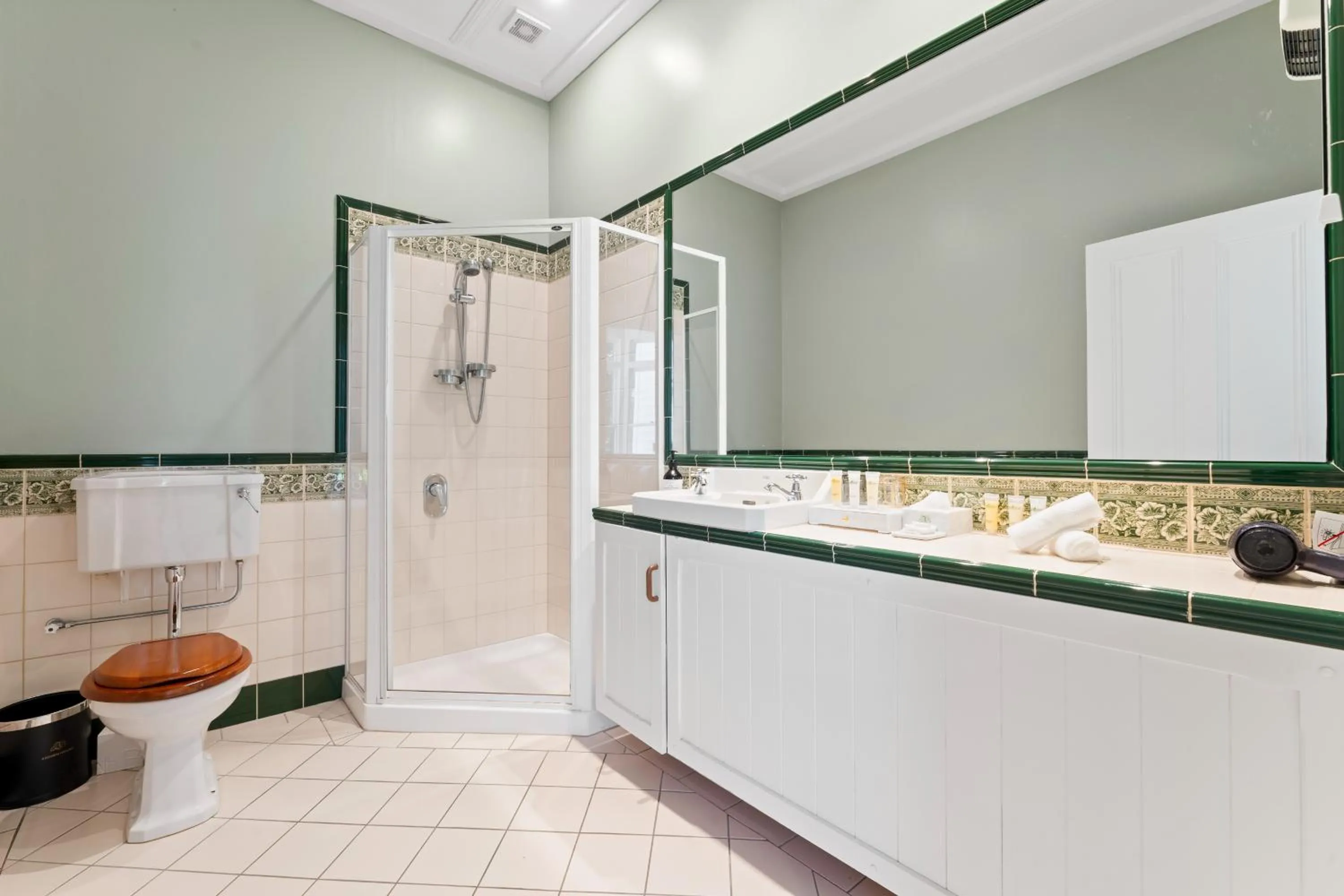 Shower in Aachen House