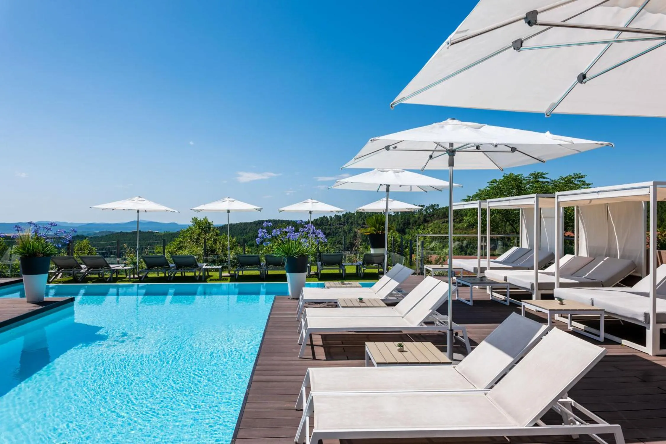 Swimming pool in Domaine de Chalvêches Hôtel SPA 4*