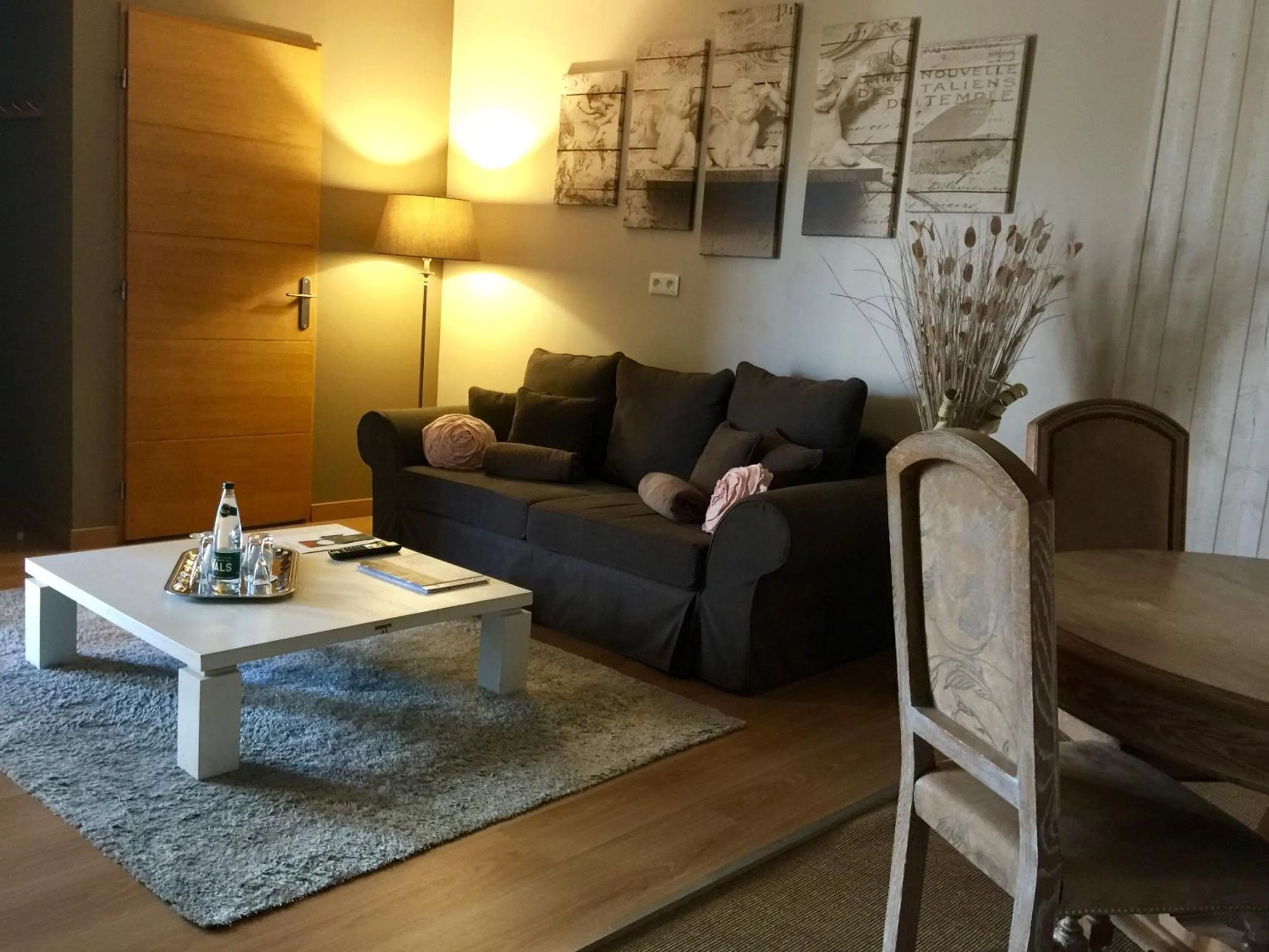 Living room in Domaine de Chalvêches Hôtel SPA 4*