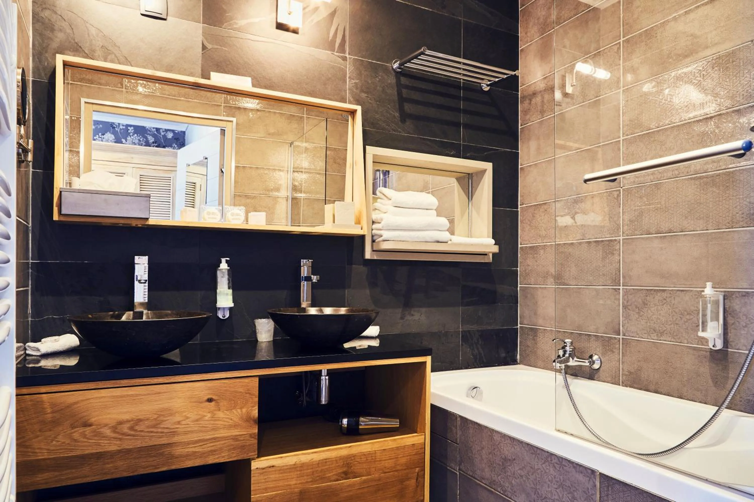 Bathroom in Domaine de Chalvêches Hôtel SPA 4*