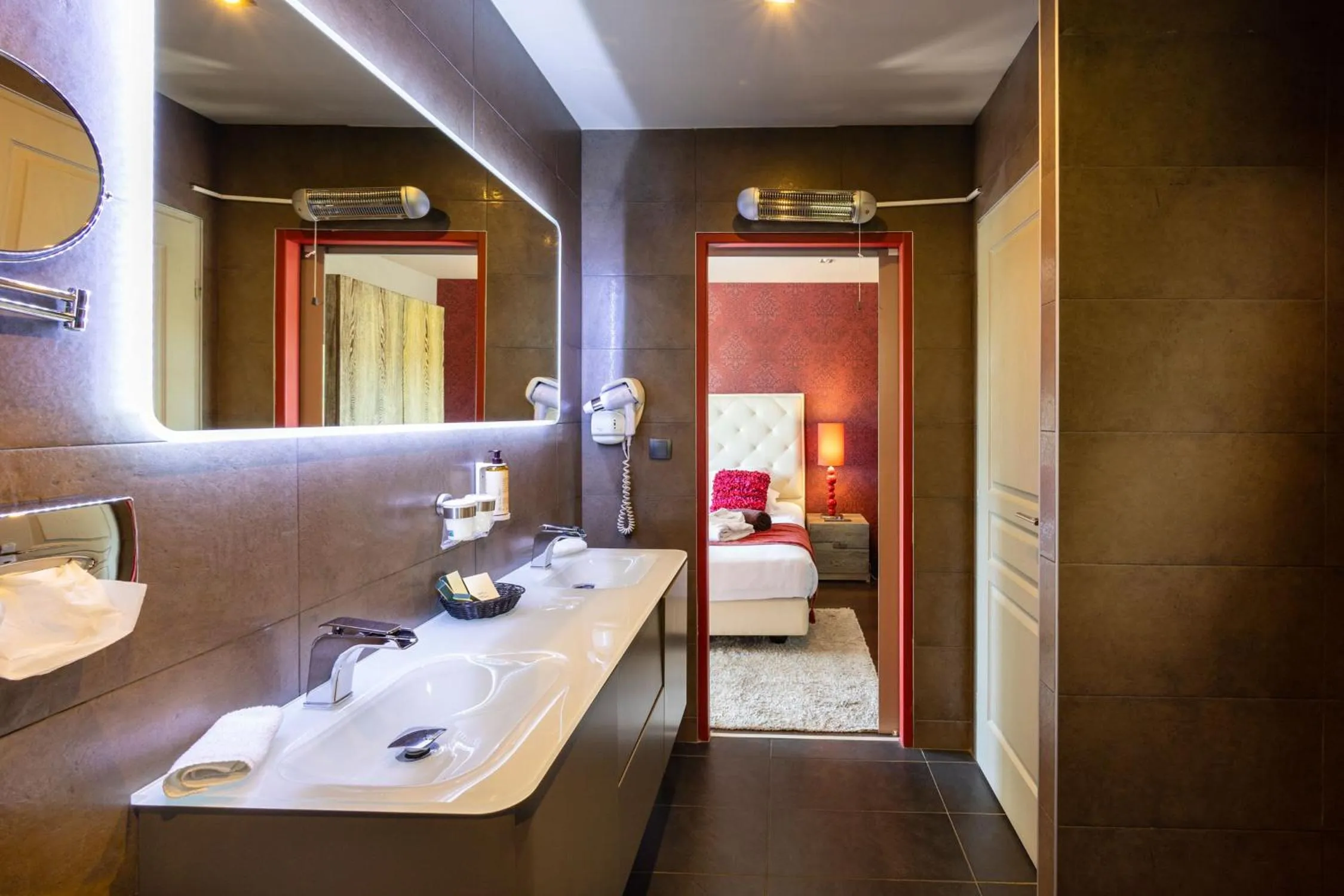 Bathroom in Domaine de Chalvêches Hôtel SPA 4*