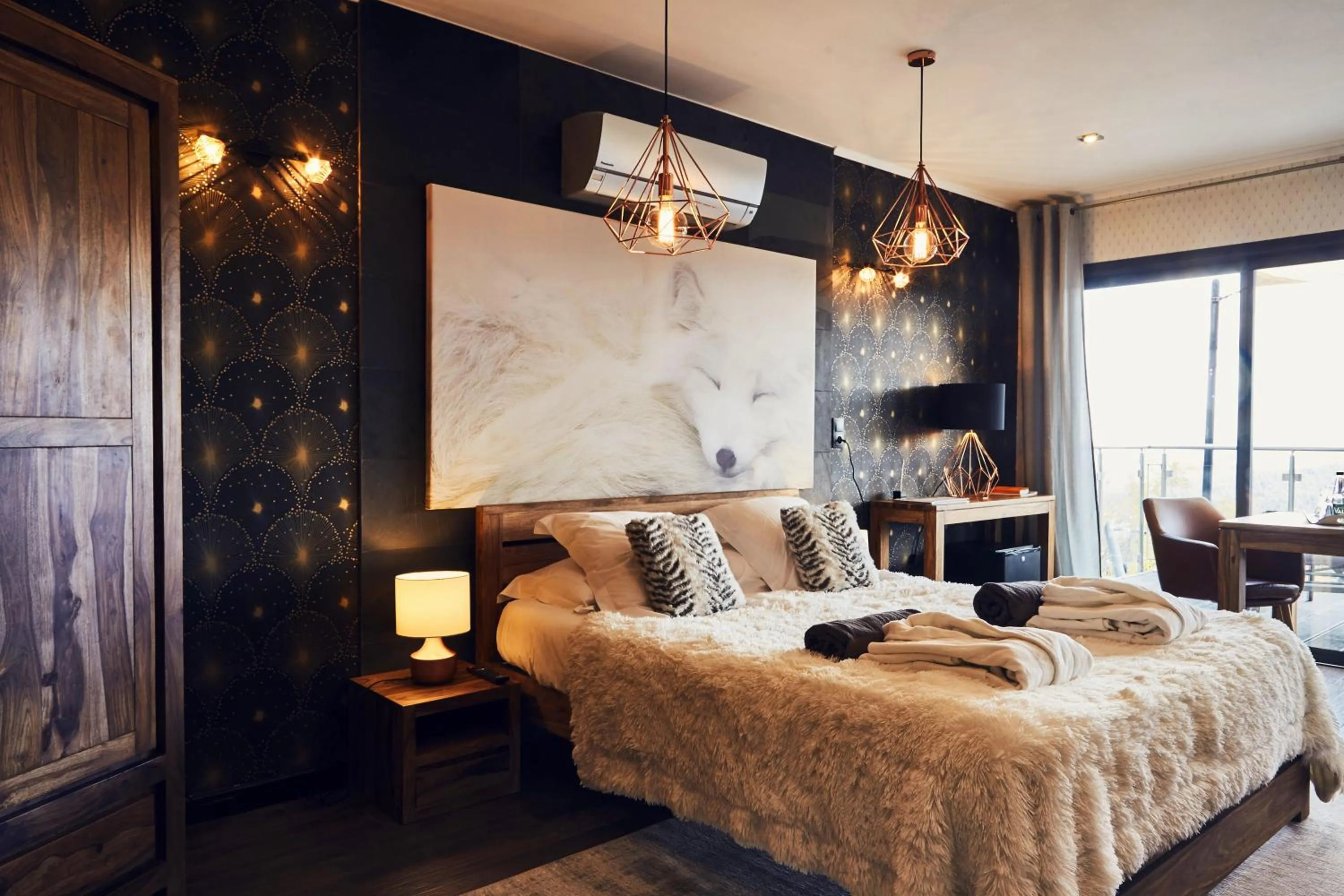 Bed in Domaine de Chalvêches Hôtel SPA 4*