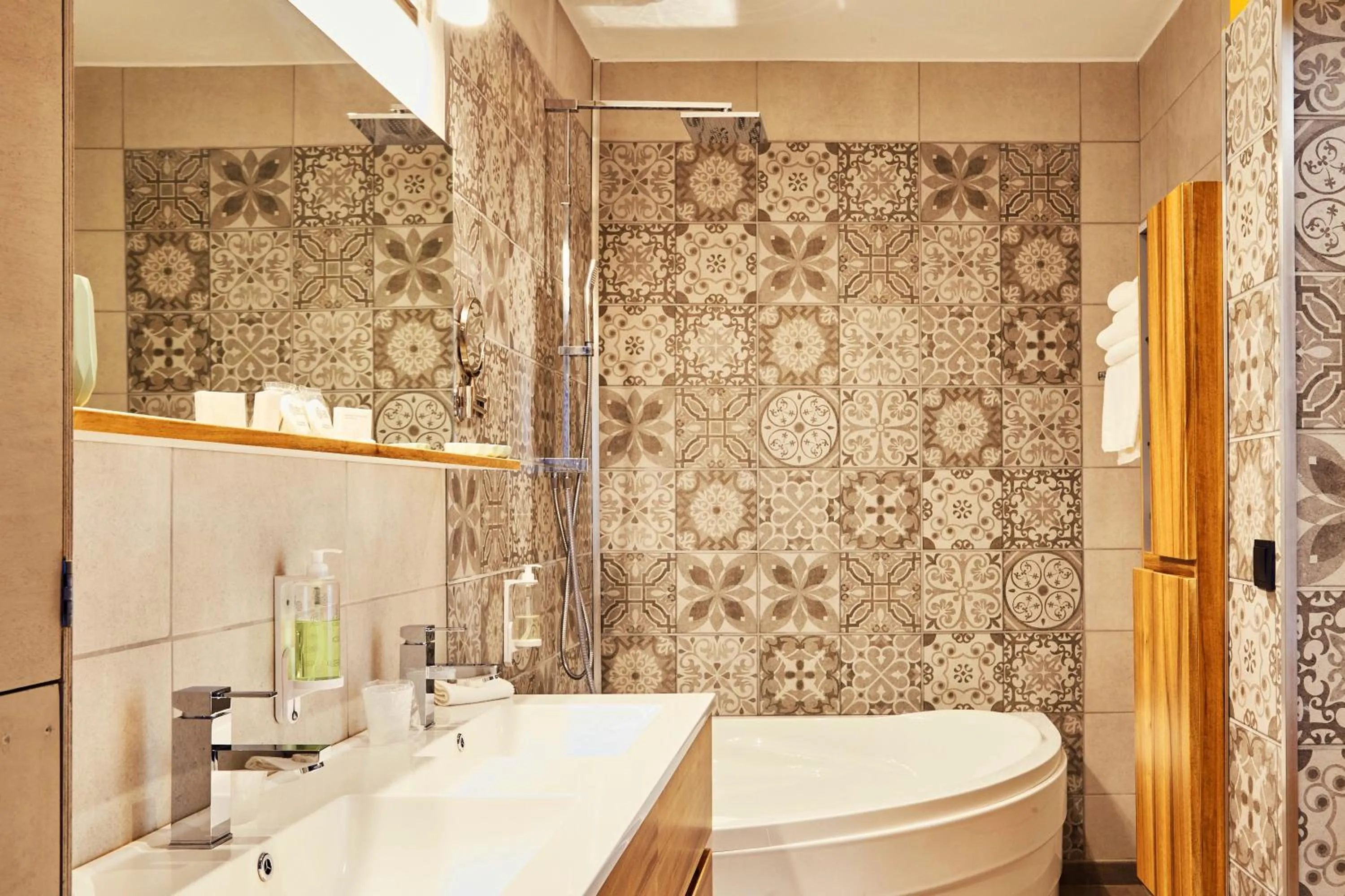 Bathroom in Domaine de Chalvêches Hôtel SPA 4*