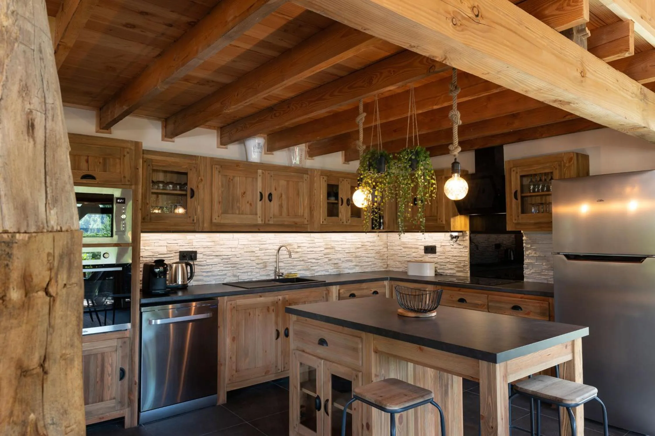Dining area in Domaine de Chalvêches Hôtel SPA 4*