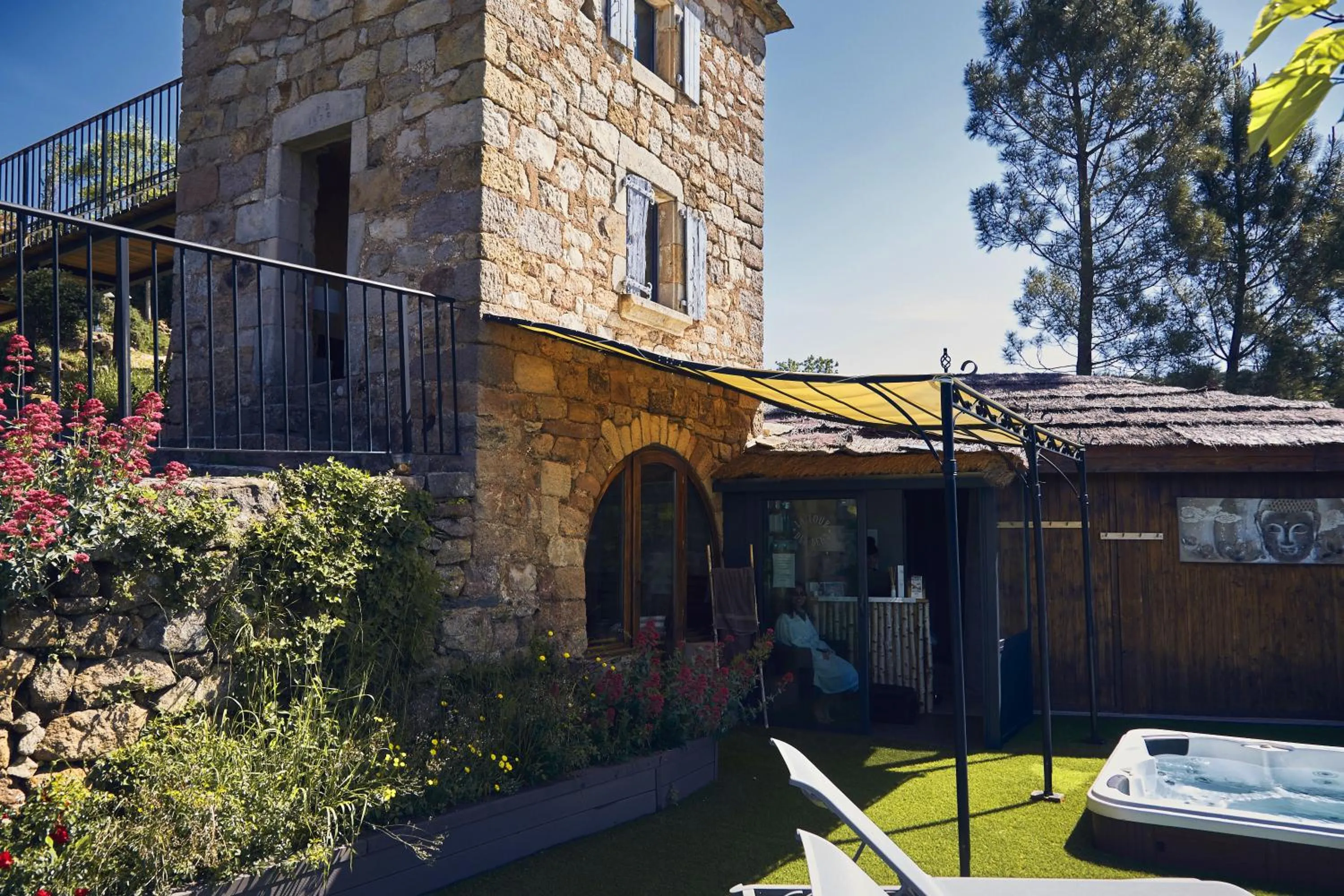 Spa and wellness centre/facilities in Domaine de Chalvêches Hôtel SPA 4*