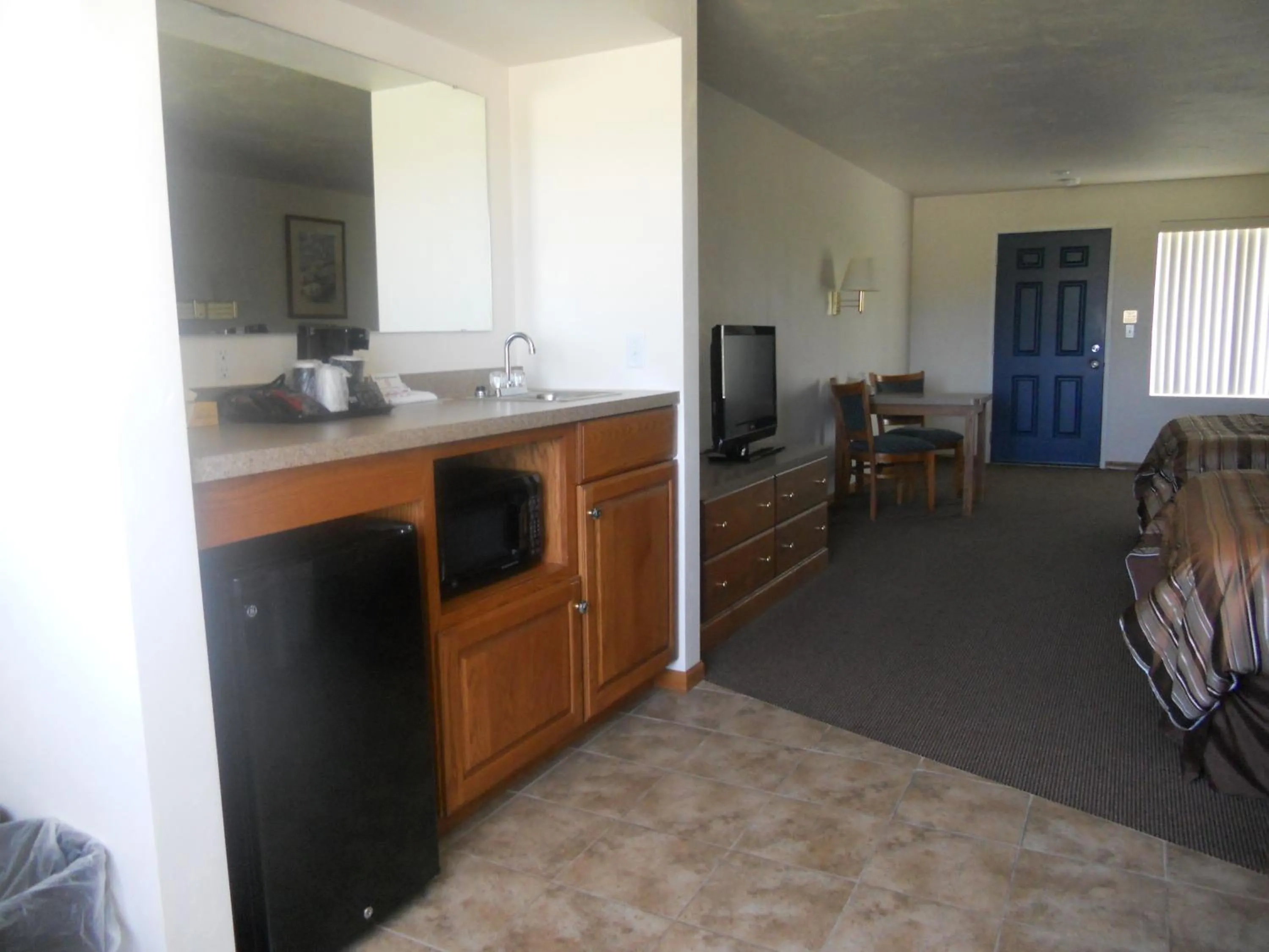 Queen Suite with Two Queen Beds and Sofa Bed in Coho Motel