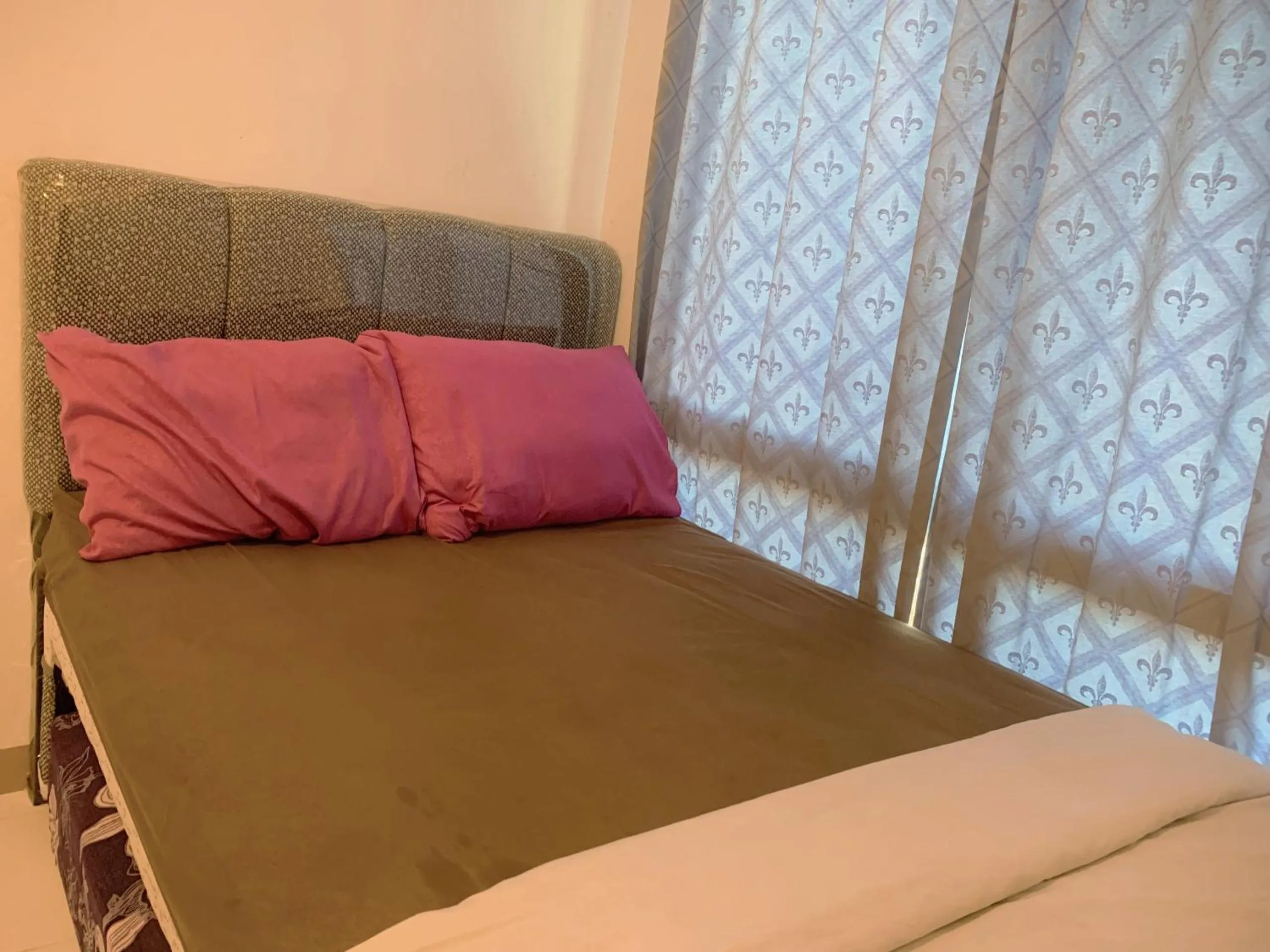 Bed in Apartemen Tokyo Riverside PIK 2 by Benchmark