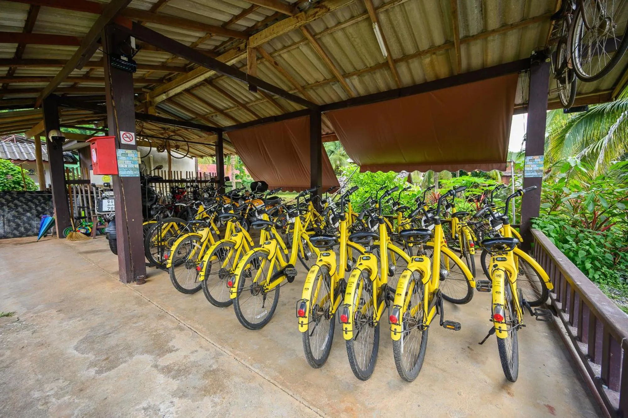Cycling in Herntai Resort Maelanoi