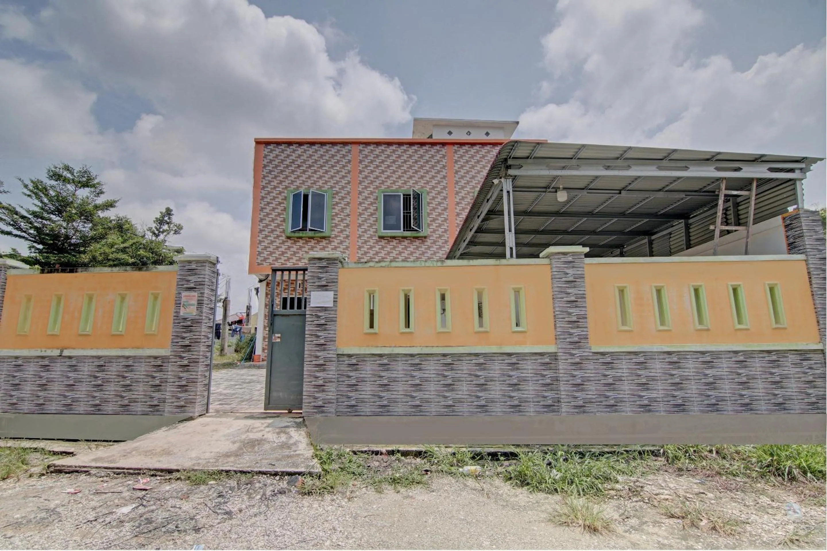 Facade/entrance in Hotel O Celine Home Syariah