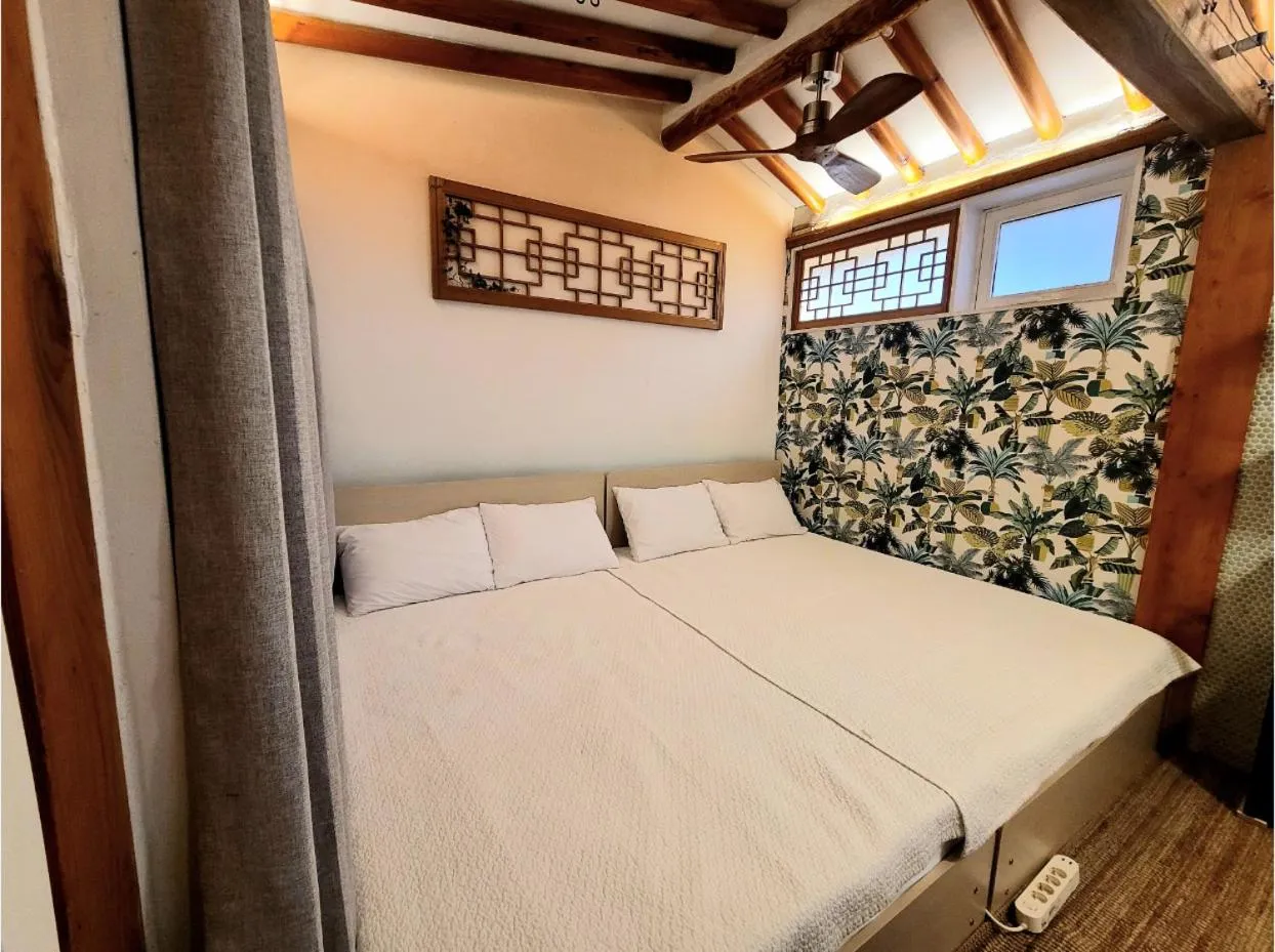 Bed in NagNe House Boutique Hanok
