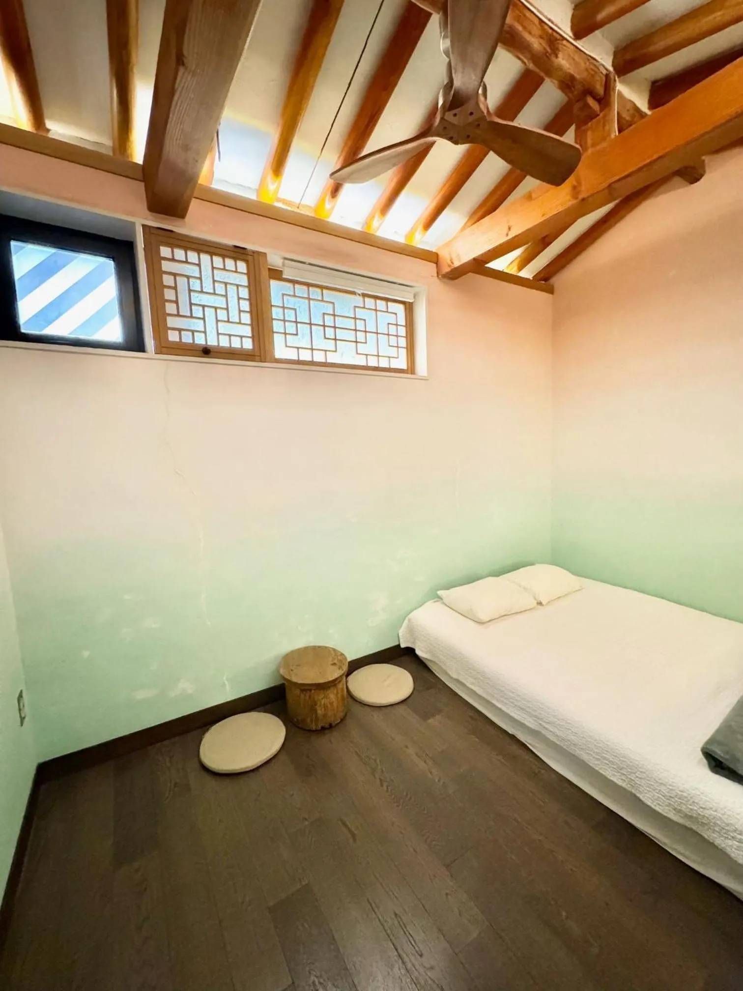 Bed in NagNe House Boutique Hanok