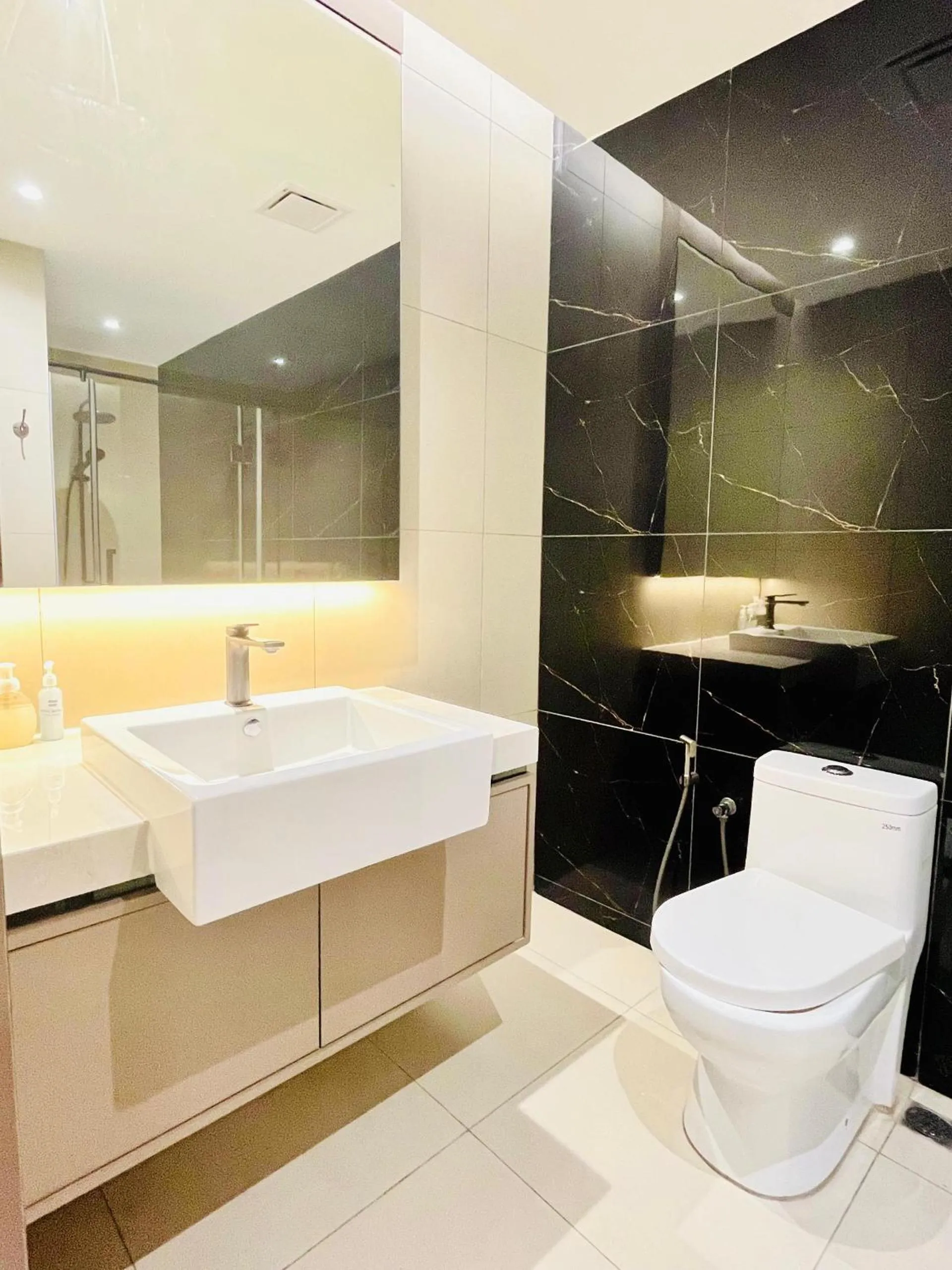 Toilet in I-VISTA HOTEL