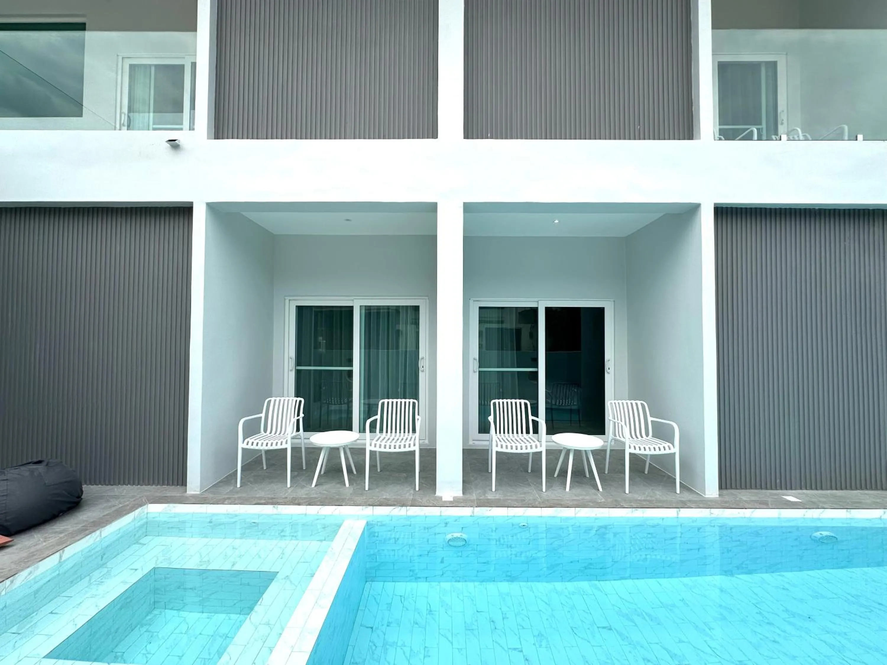 Swimming pool in Kata Place Villa