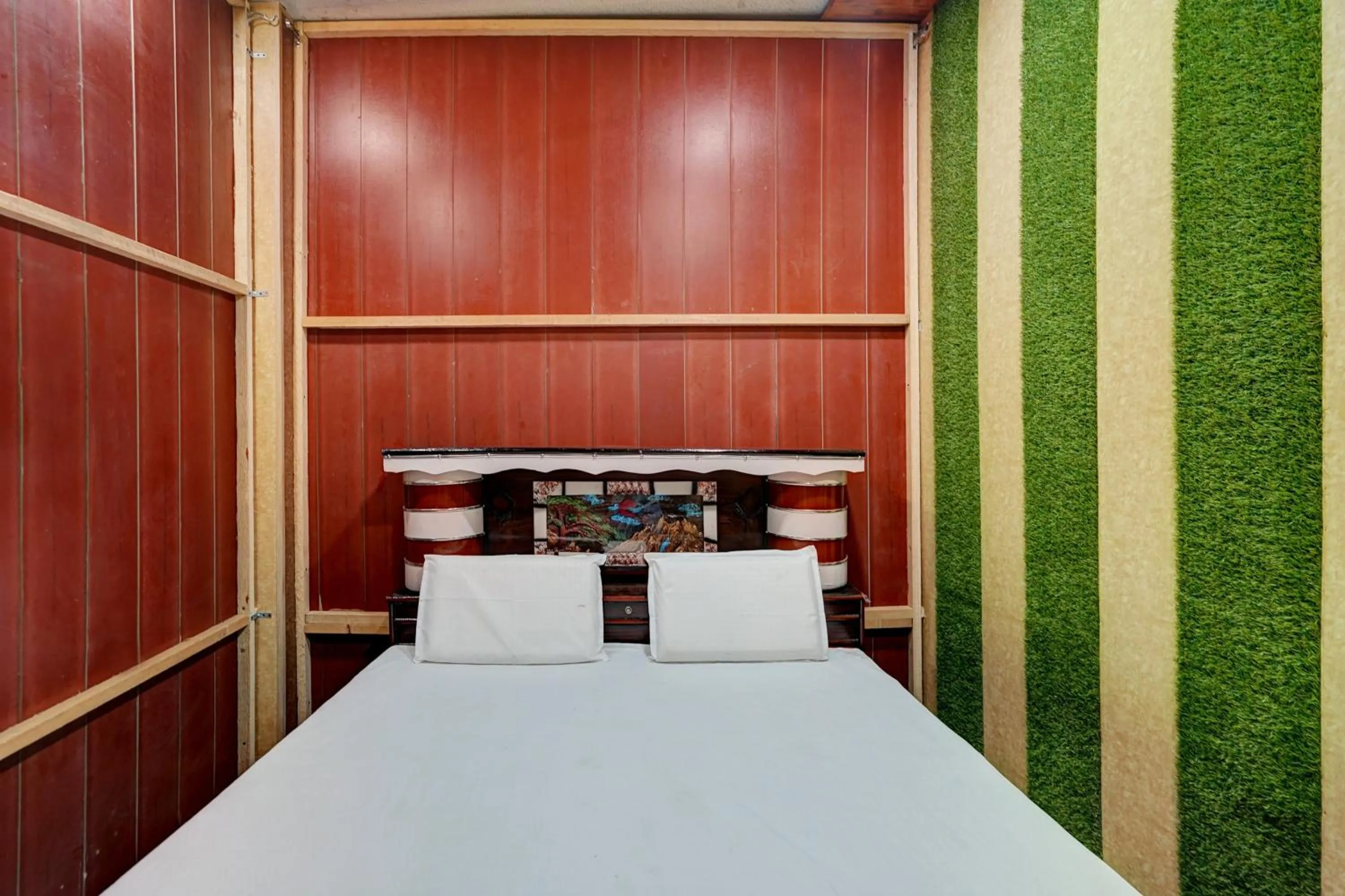 Bedroom in Hotel O The Honirav Hotel