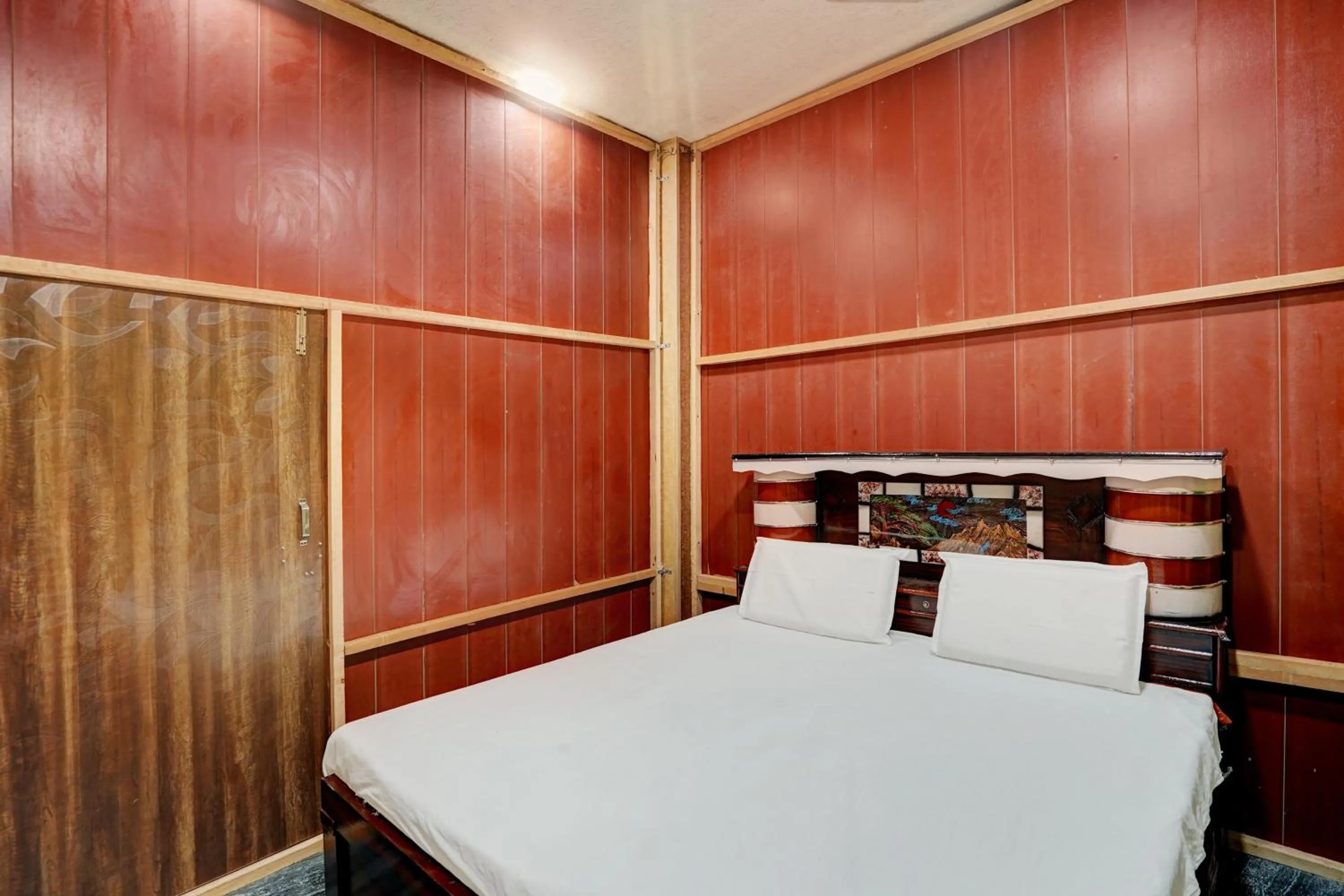 Bedroom in Hotel O The Honirav Hotel