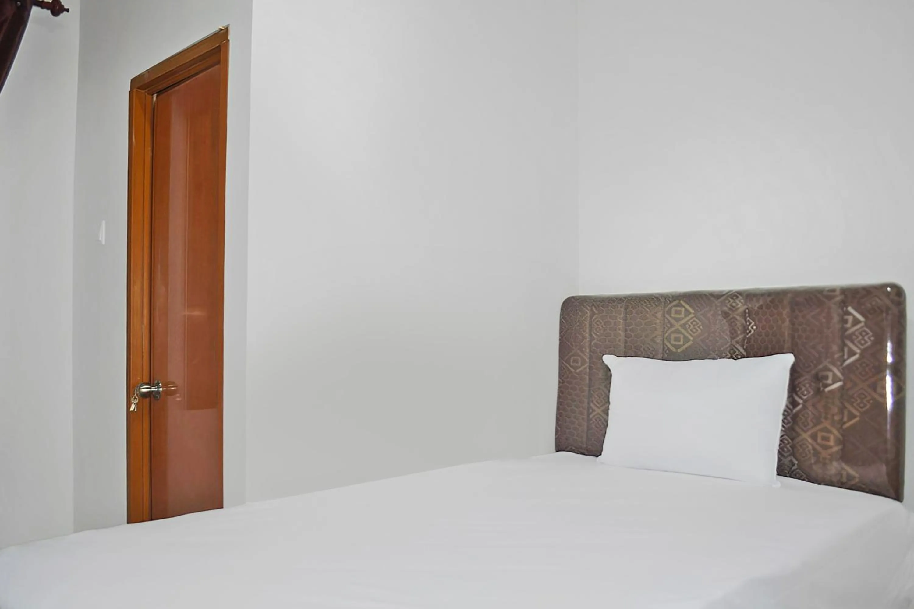 Bedroom in Super OYO 93085 Homy Stay Syariah