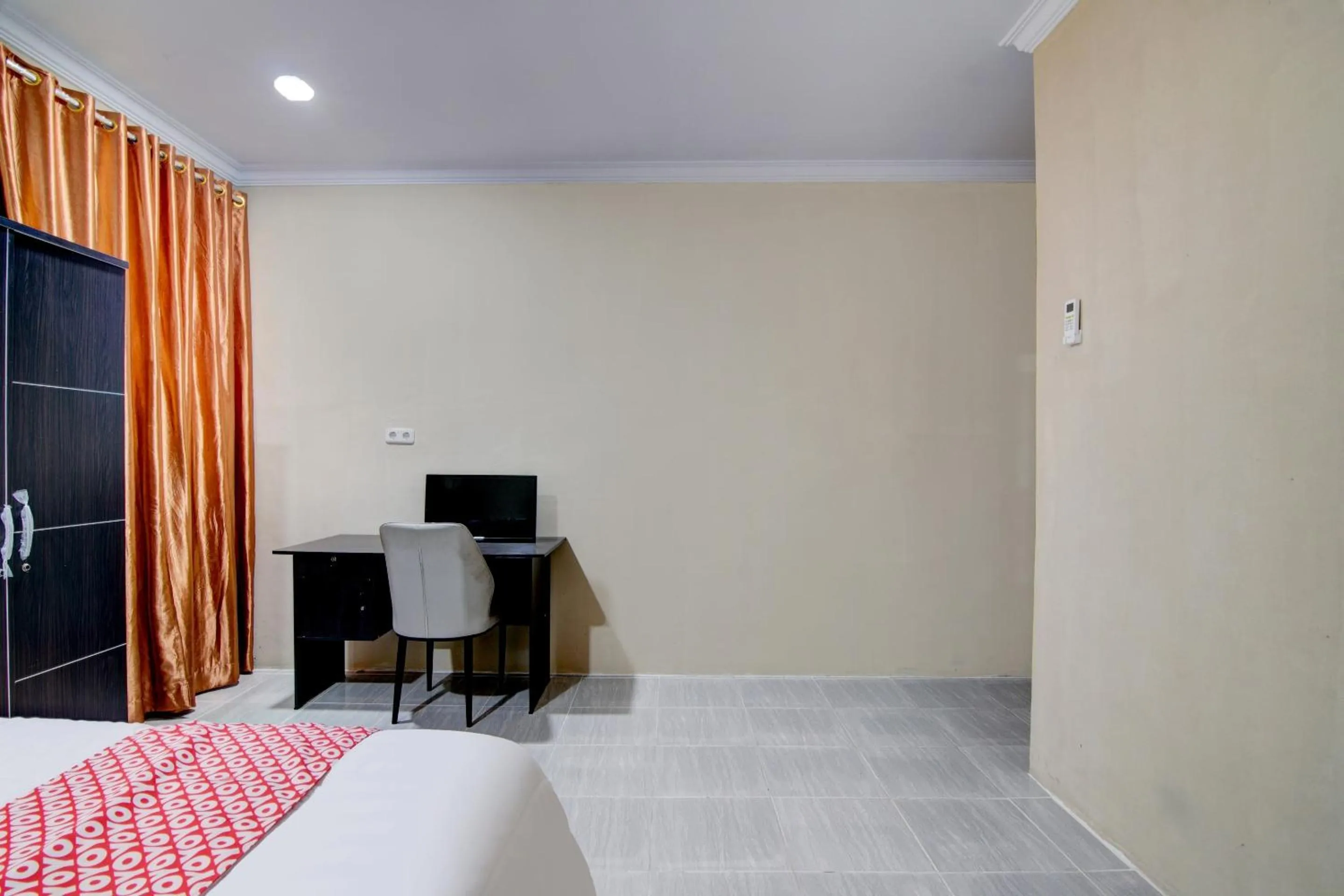 Bedroom, Bed in OYO 93087 Wisma Apel Syariah