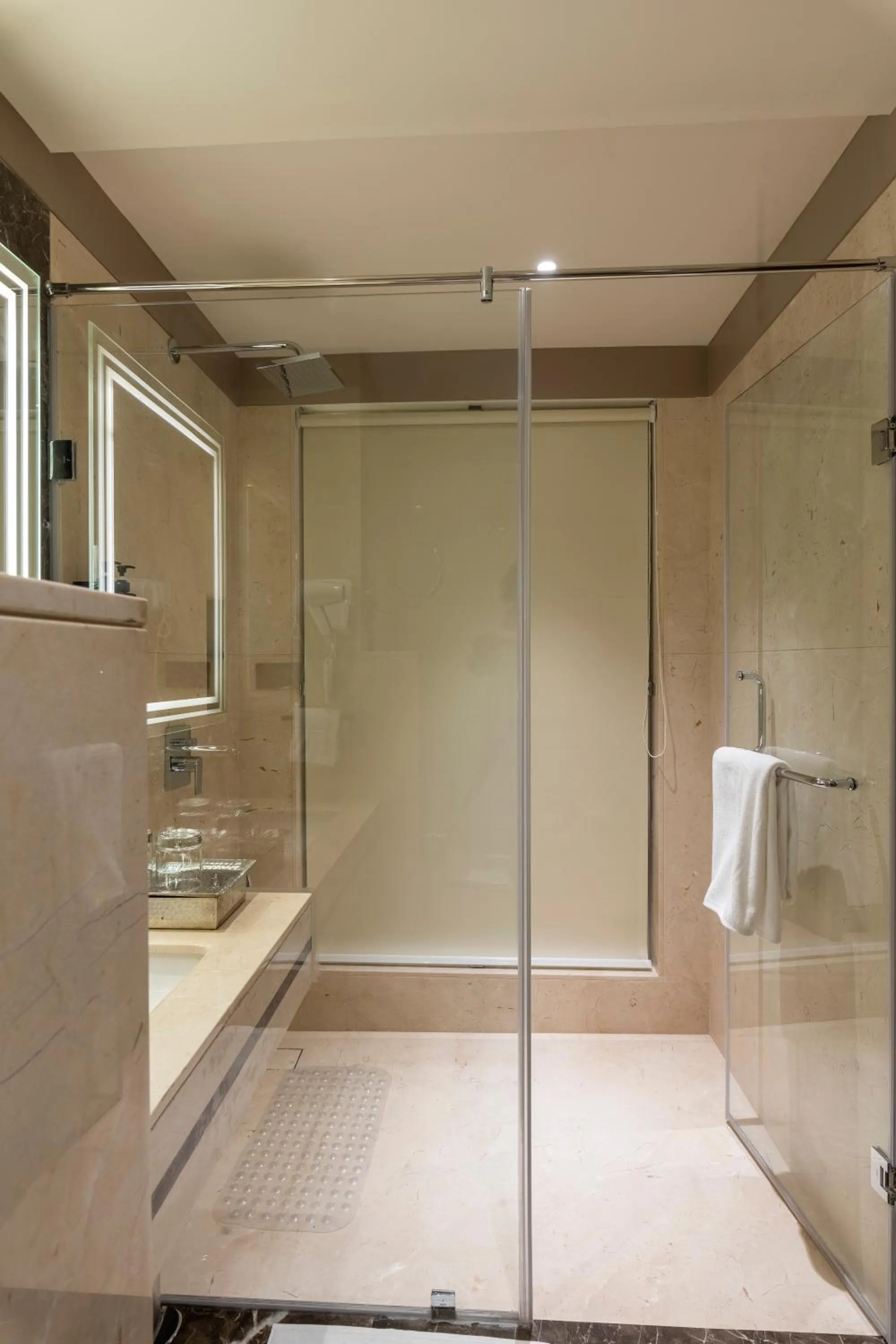 Shower in Regenta Central Javaji Mysore